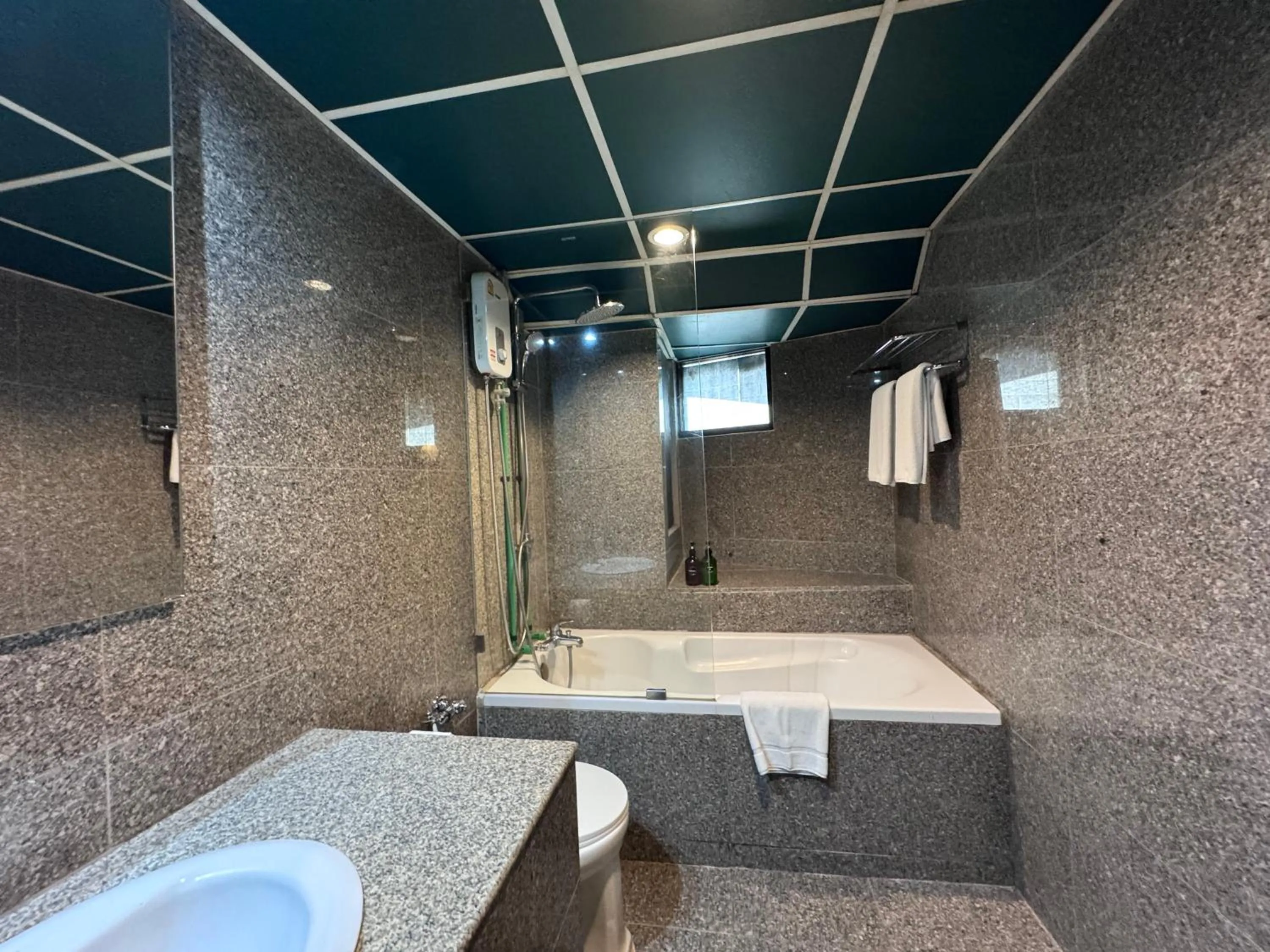 Bathroom in White Palace Bangkok