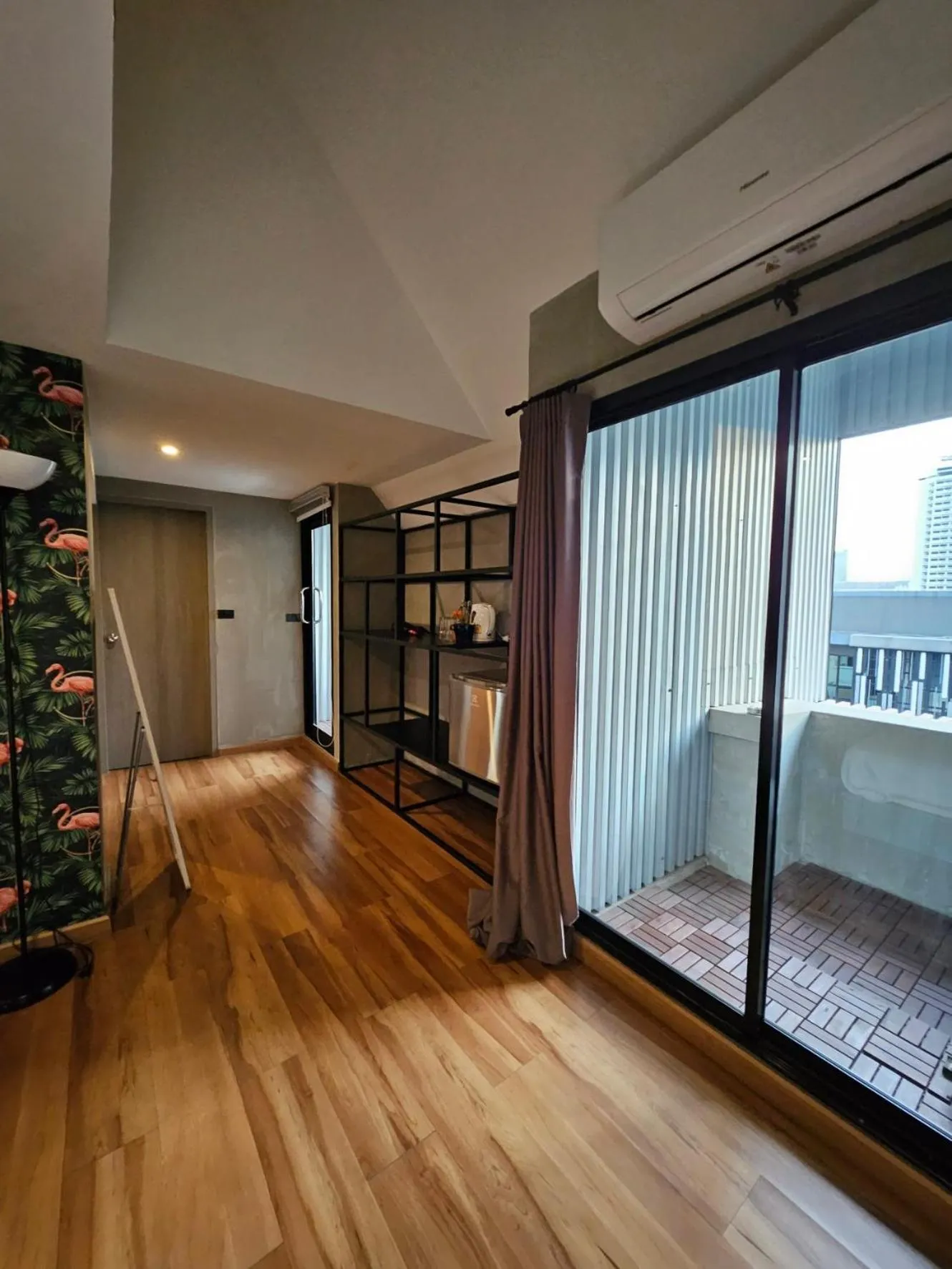 Bed in White Palace Bangkok