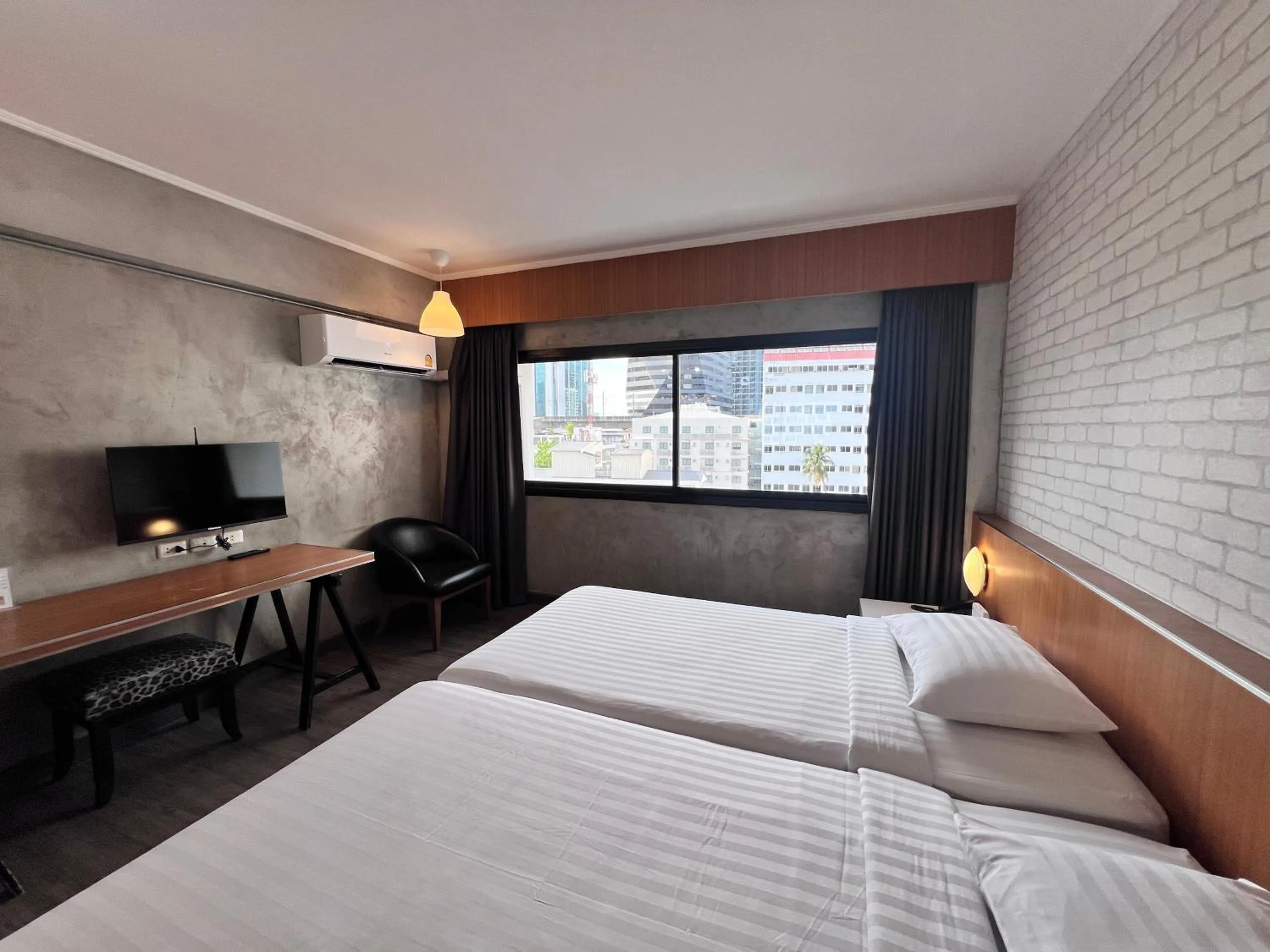 Bed in White Palace Bangkok