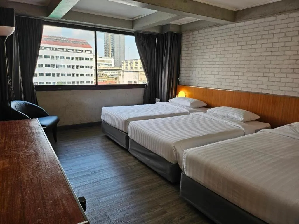 Bedroom, Bed in White Palace Bangkok