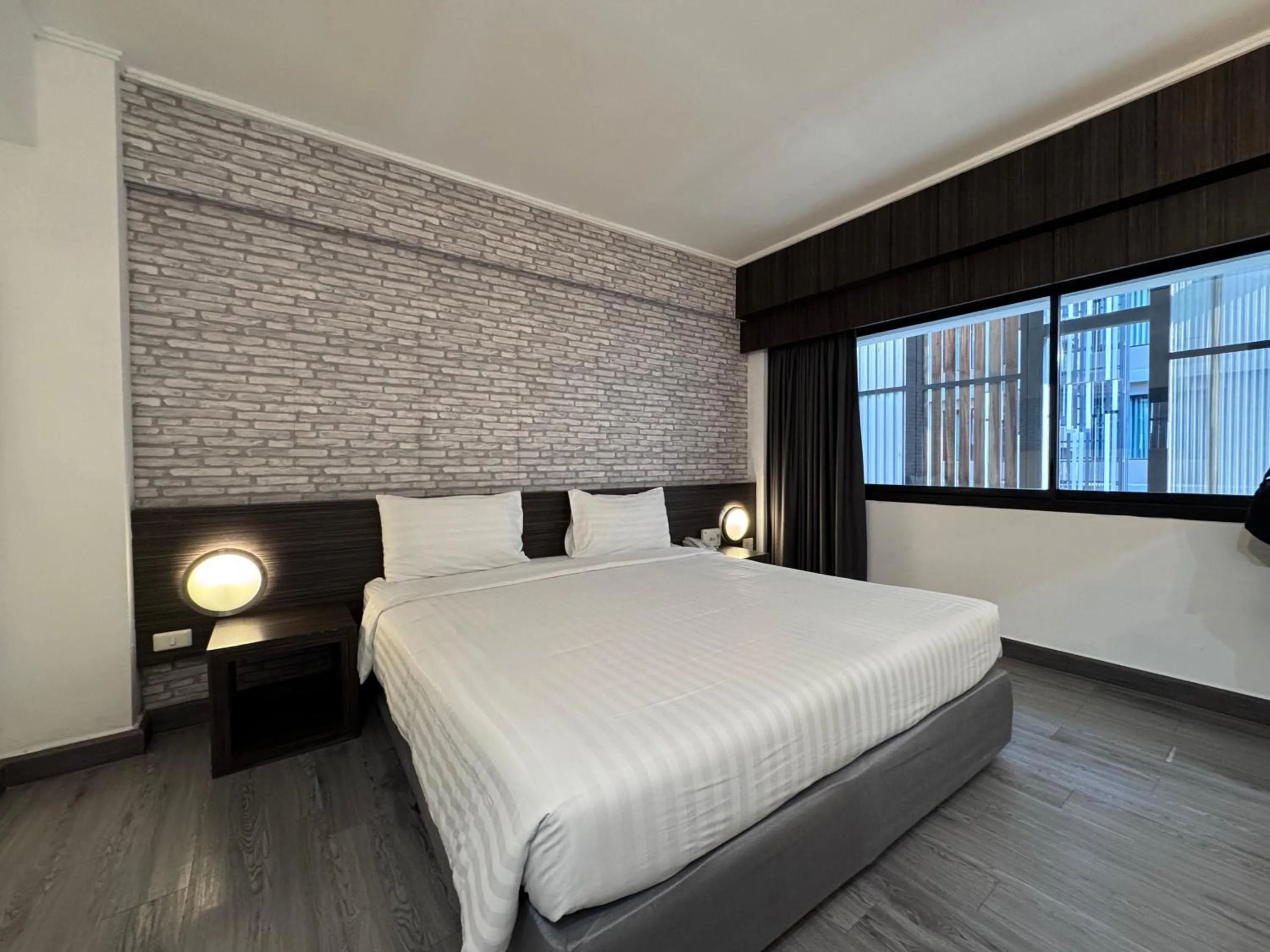 Bed in White Palace Bangkok