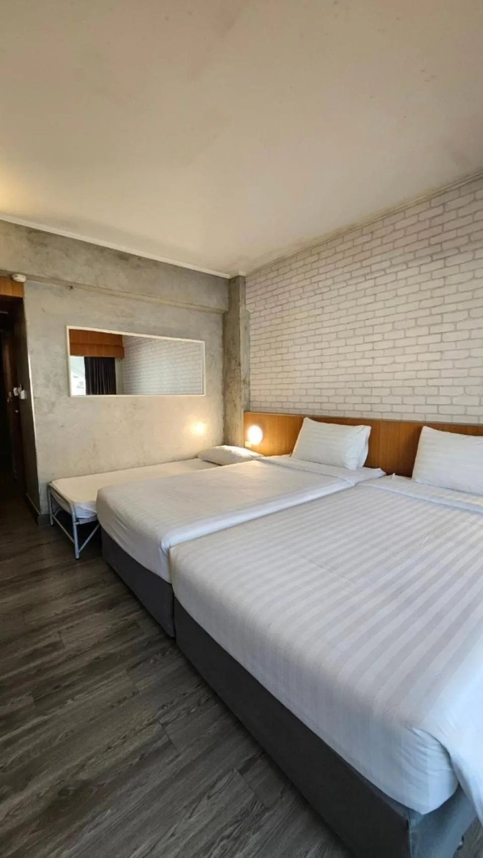 Bed in White Palace Bangkok