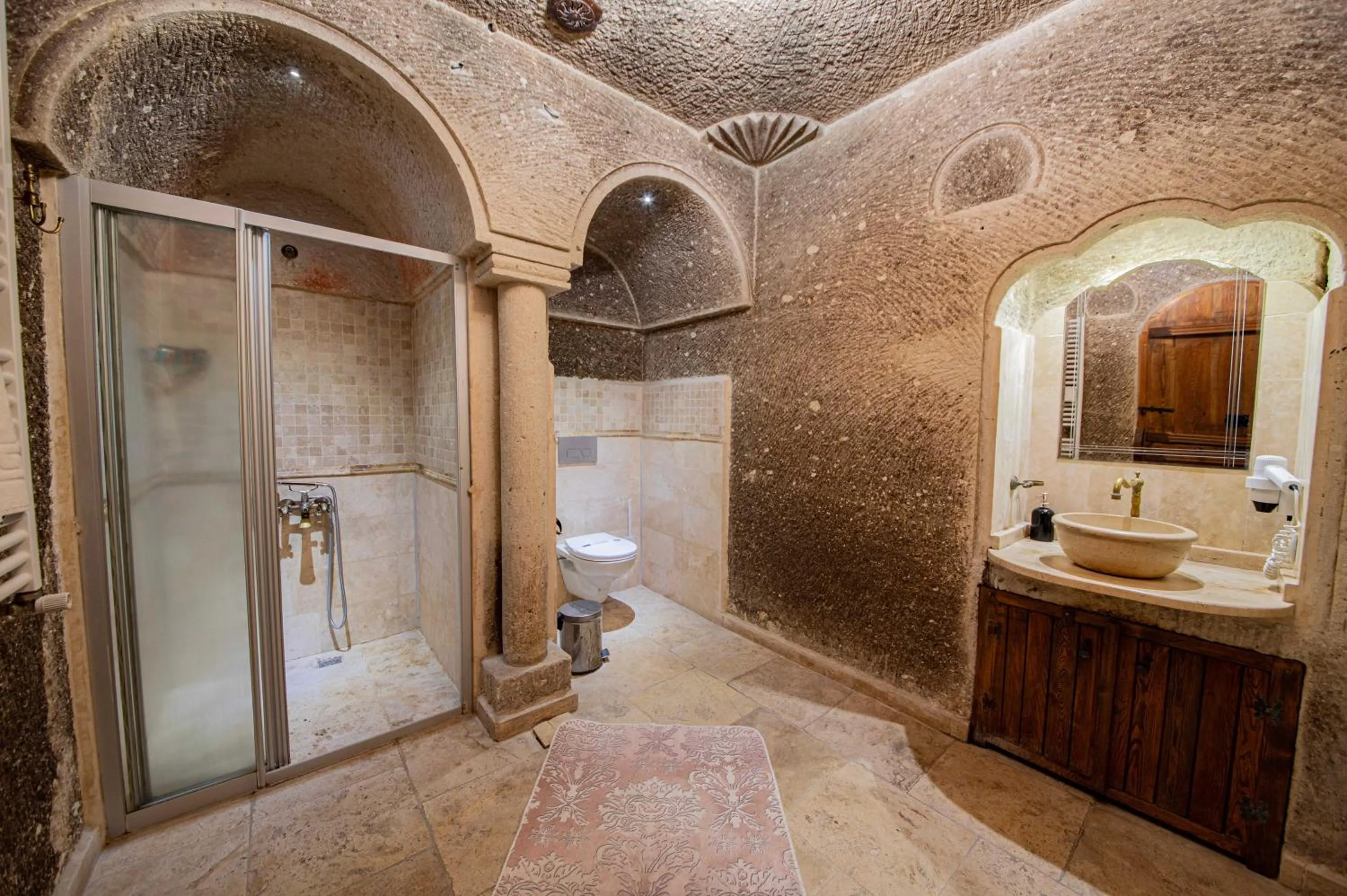 Bathroom in Safran Cave Hotel