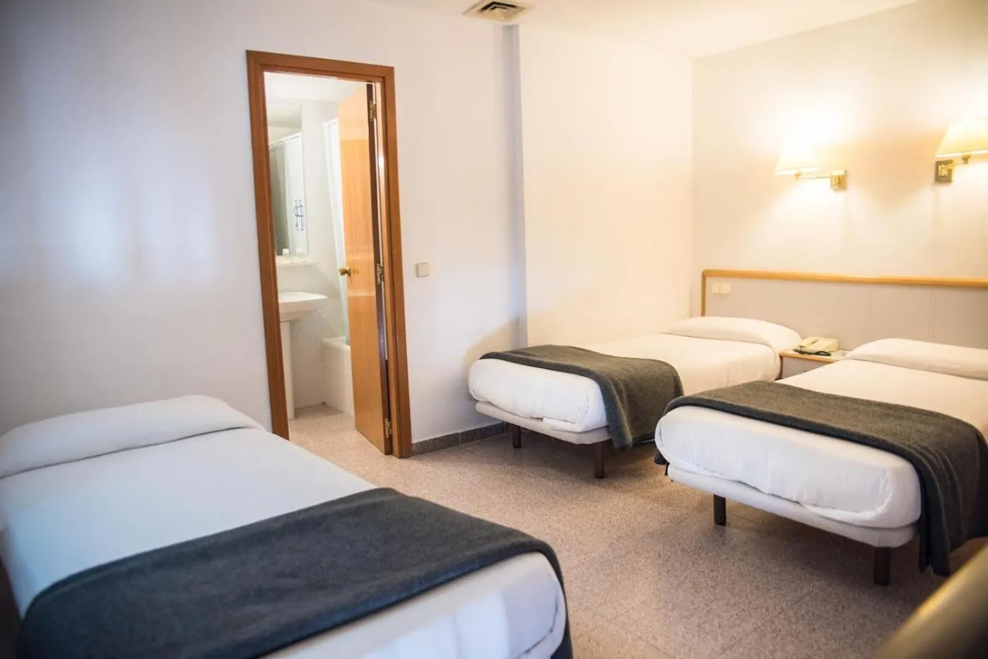 Photo of the whole room, Bed in Hotel Prado Real