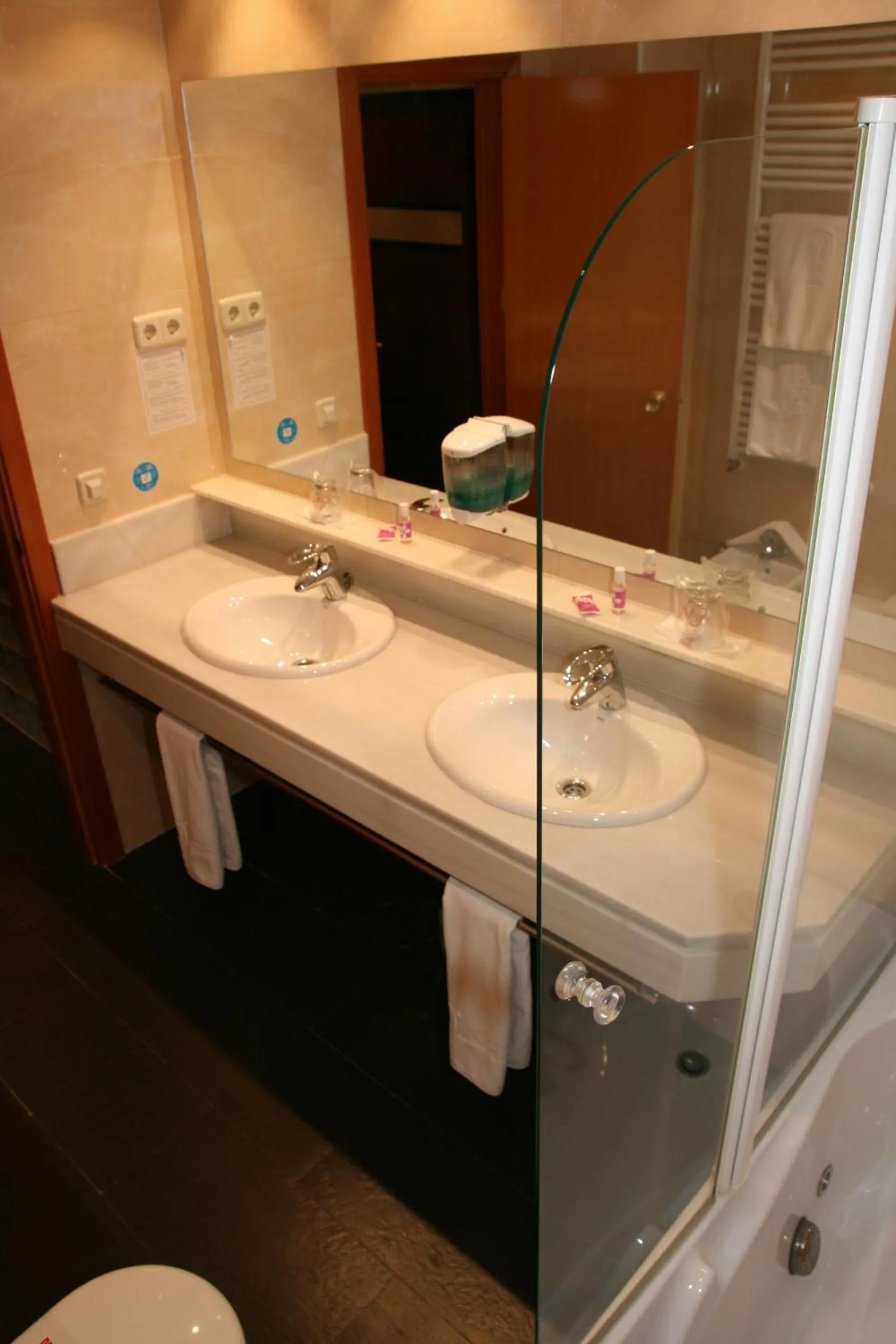 Bathroom in Hotel Prado Real