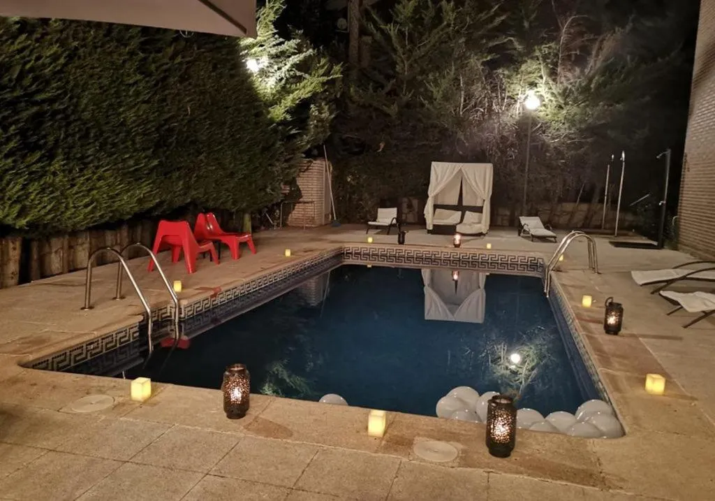 Swimming pool in Hotel Prado Real