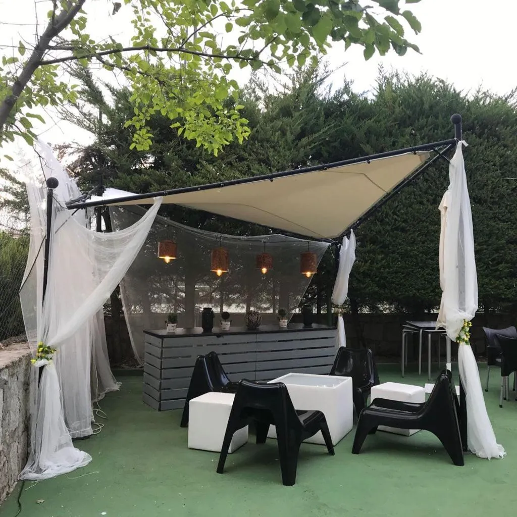 Swimming pool in Hotel Prado Real