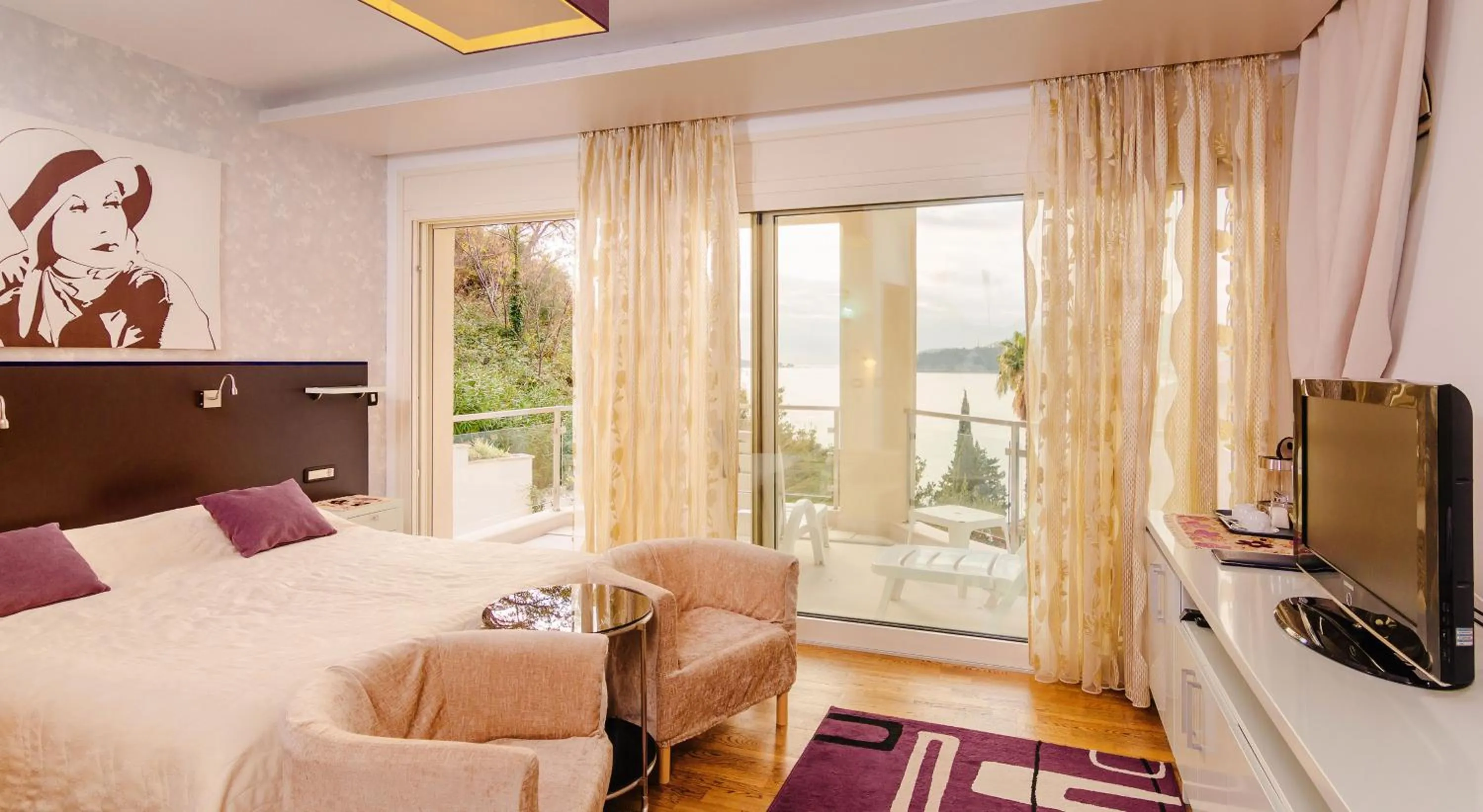 Double or Twin Room with Balcony and Sea View in Meridian Hotel