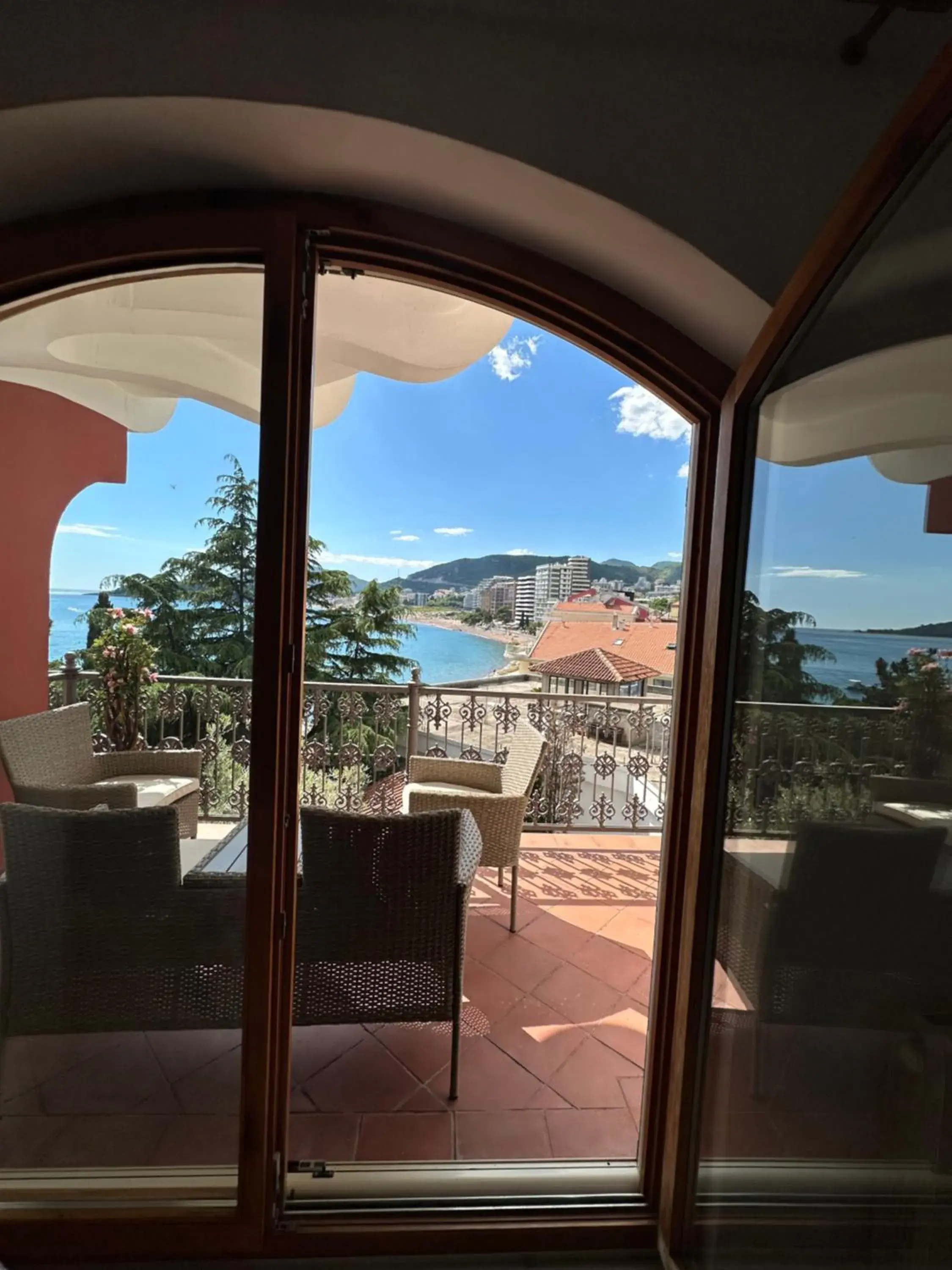 Three-Bedroom Apartment with Terrace and Sea View in Meridian Hotel Three-Bedroom Apartment with Terrace and Sea View in Meridian Hotel