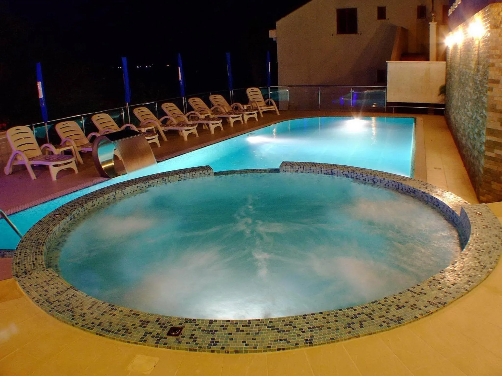 Swimming pool in Meridian Hotel