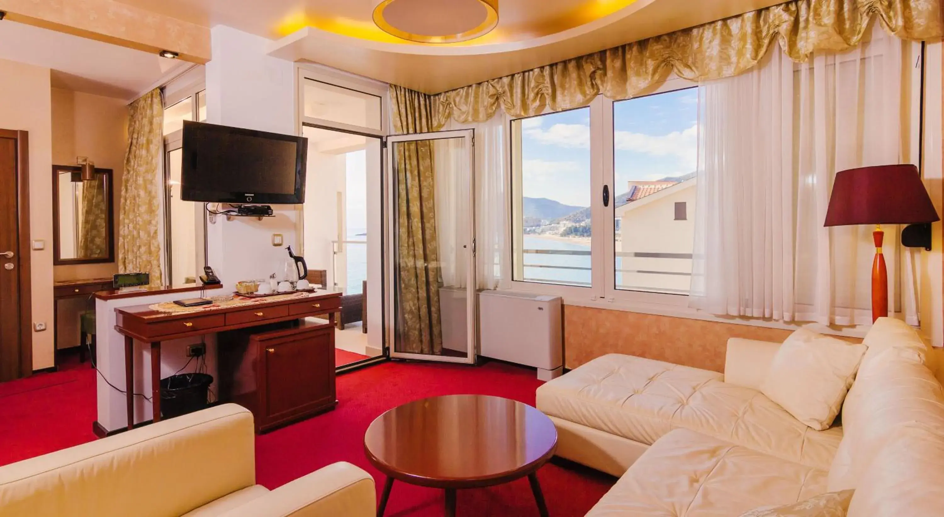 Family Room with Terrace and Sea View in Meridian Hotel Family Room with Terrace and Sea View in Meridian Hotel