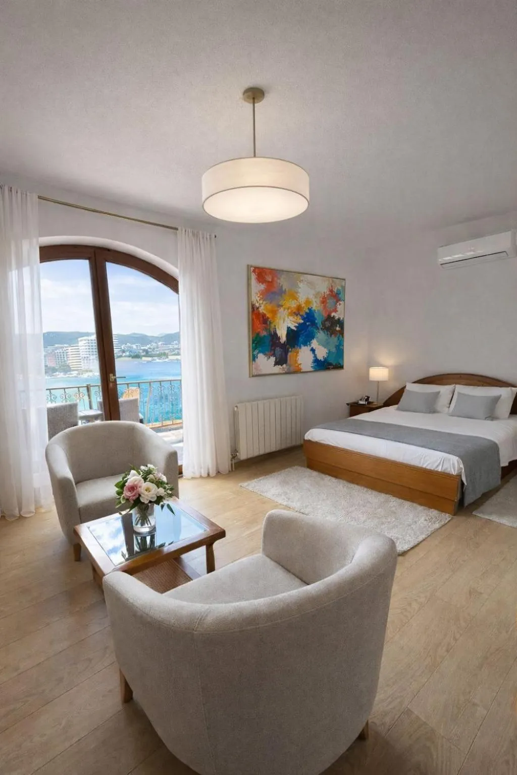 Bedroom, Bed in Meridian Hotel