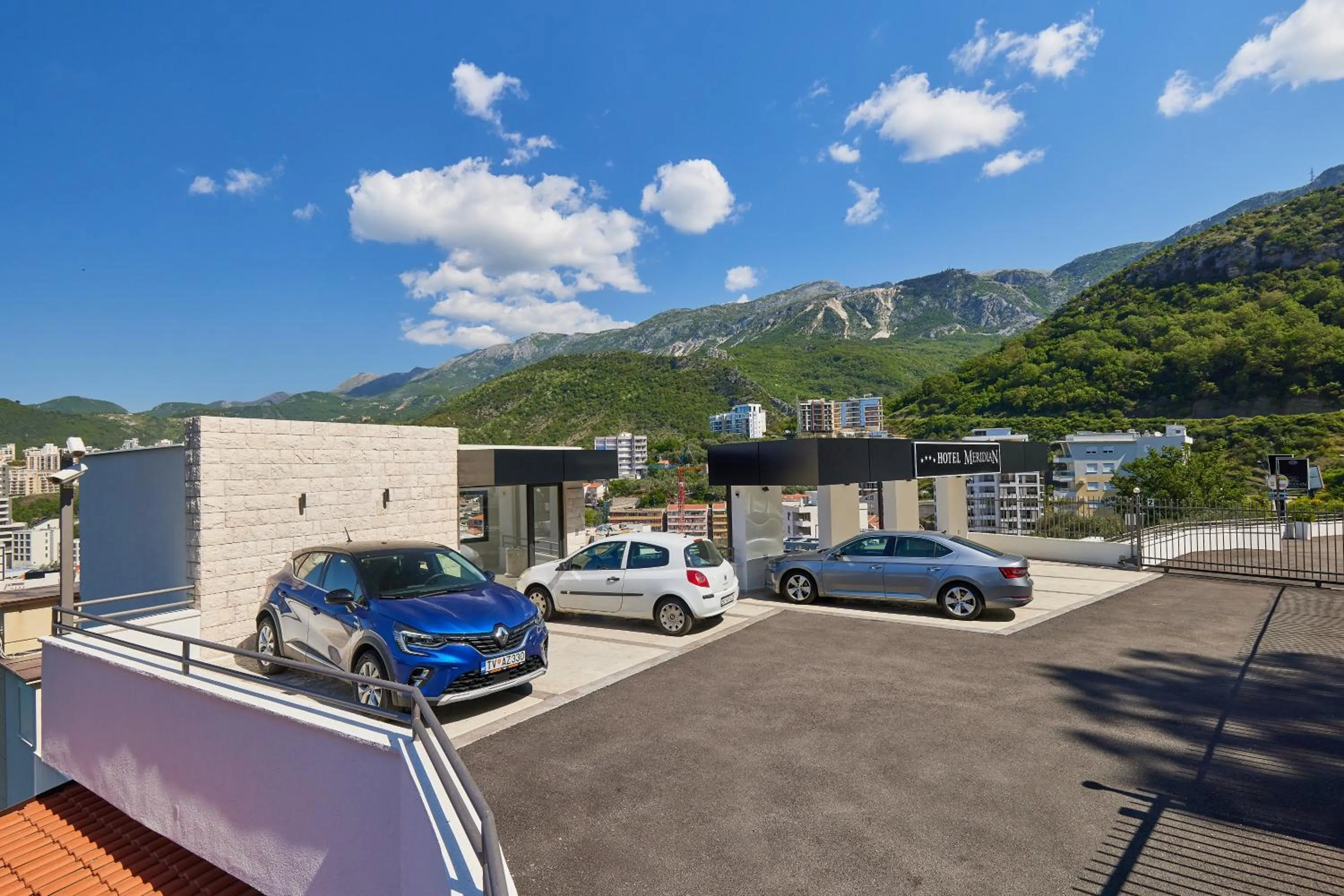 Parking in Meridian Hotel