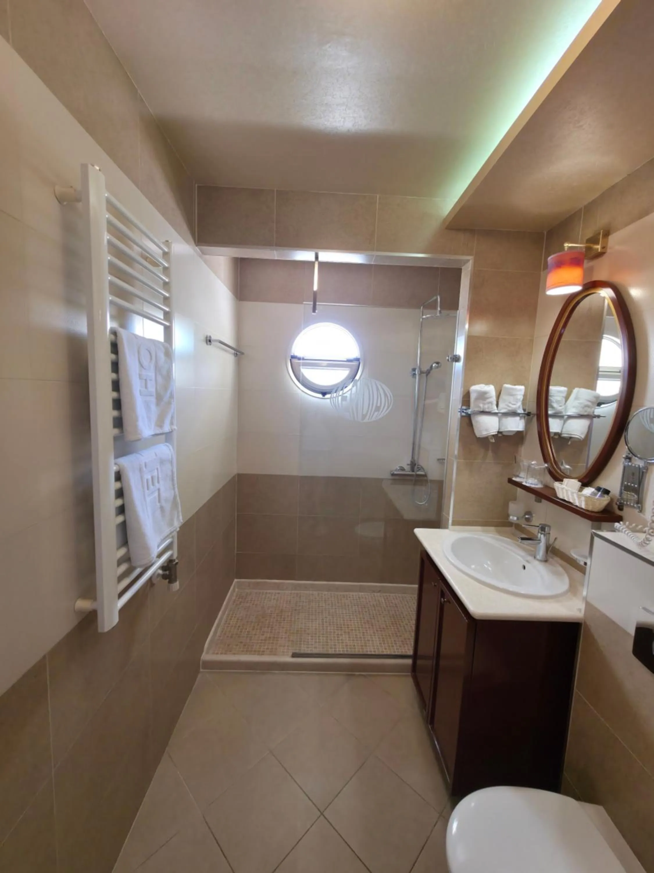 Shower in Meridian Hotel