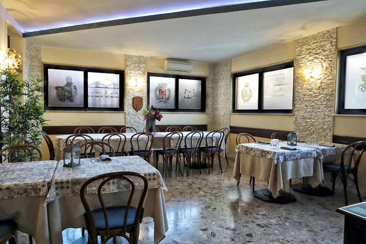 Restaurant/places to eat in Hotel Al Castello