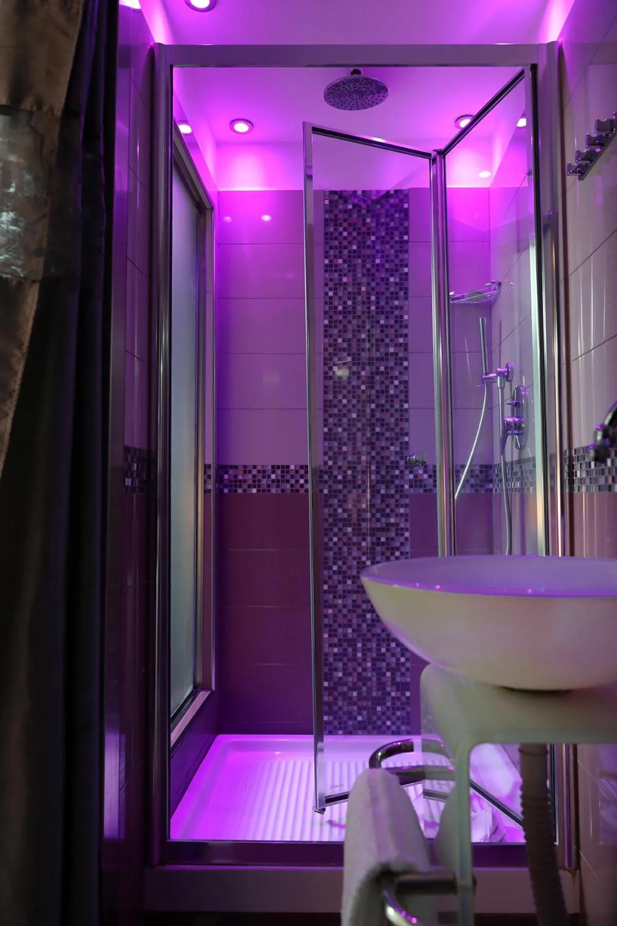 Shower in Hotel Al Castello