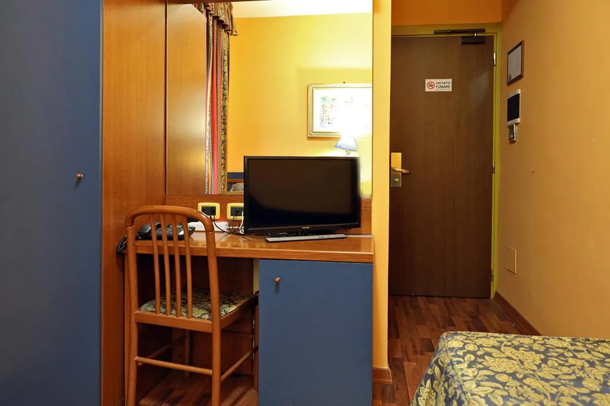 Shower, Bed in Hotel Al Castello