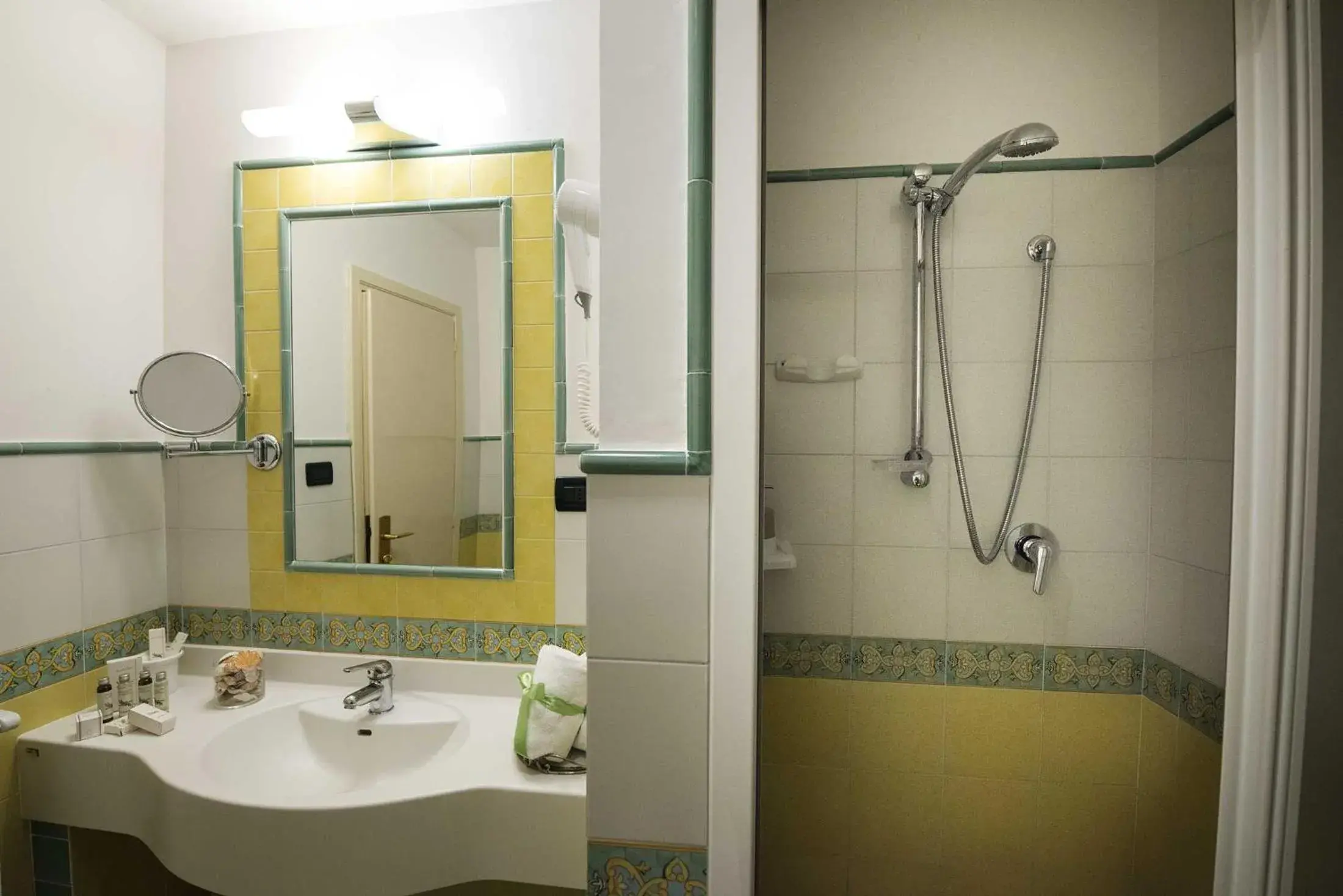 Quadruple Room in Grand Hotel Il Ninfeo Quadruple Room in Grand Hotel Il Ninfeo