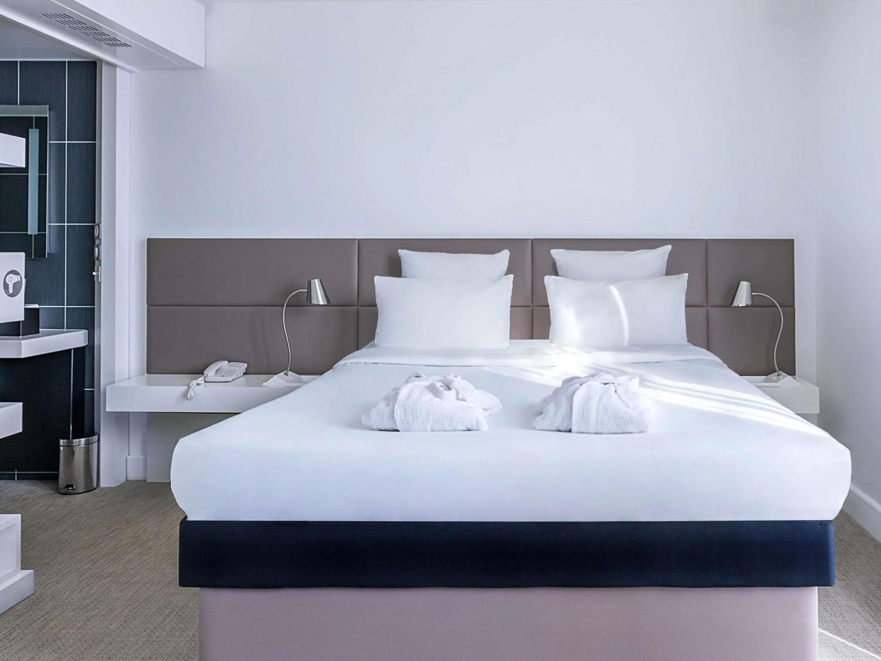 Bedroom, Bed in Novotel Suites Paris Issy Les Moulineaux