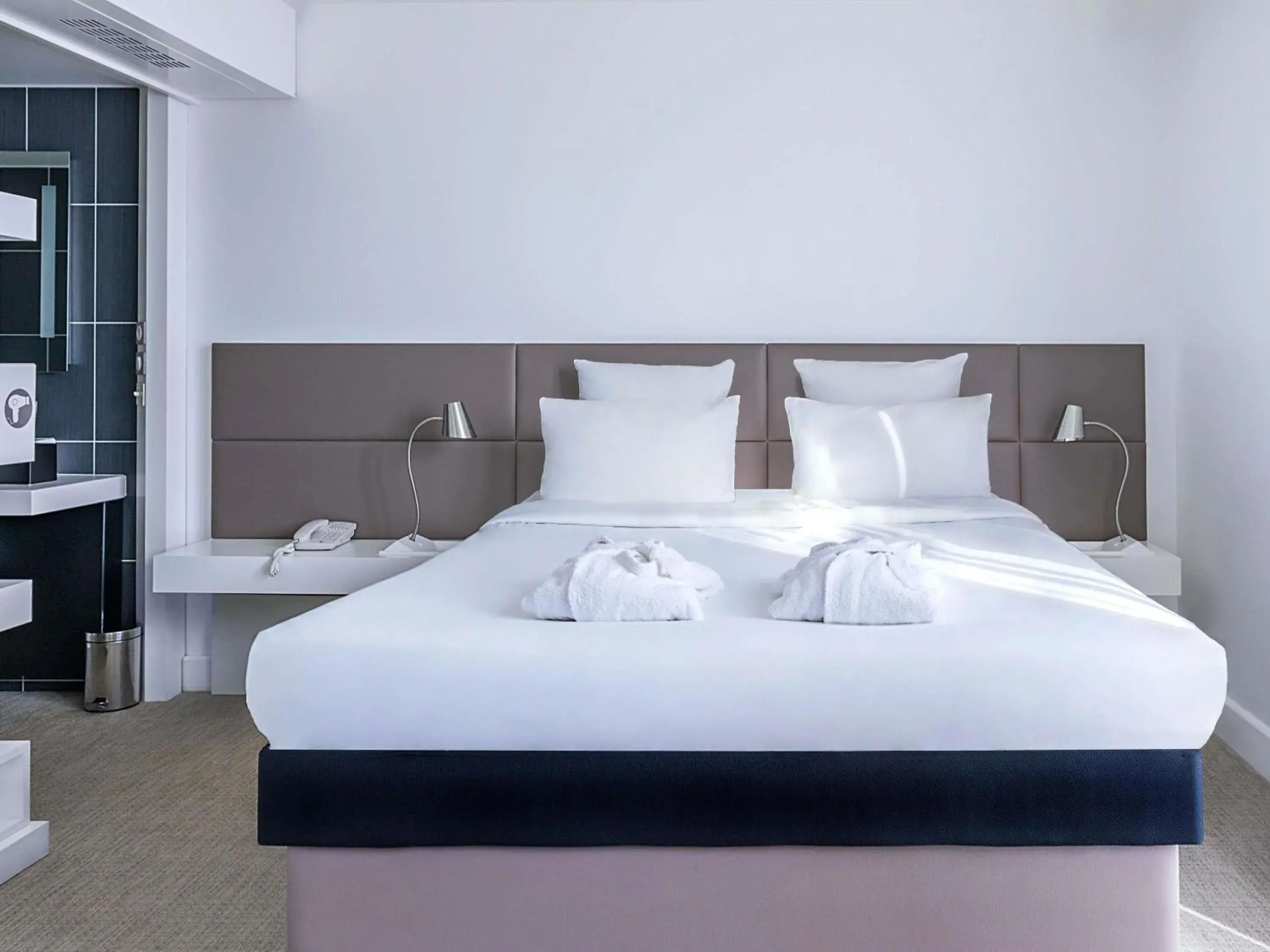 Executive Queen Room with Balcony in Novotel Suites Paris Issy Les Moulineaux Executive Queen Room with Balcony in Novotel Suites Paris Issy Les Moulineaux