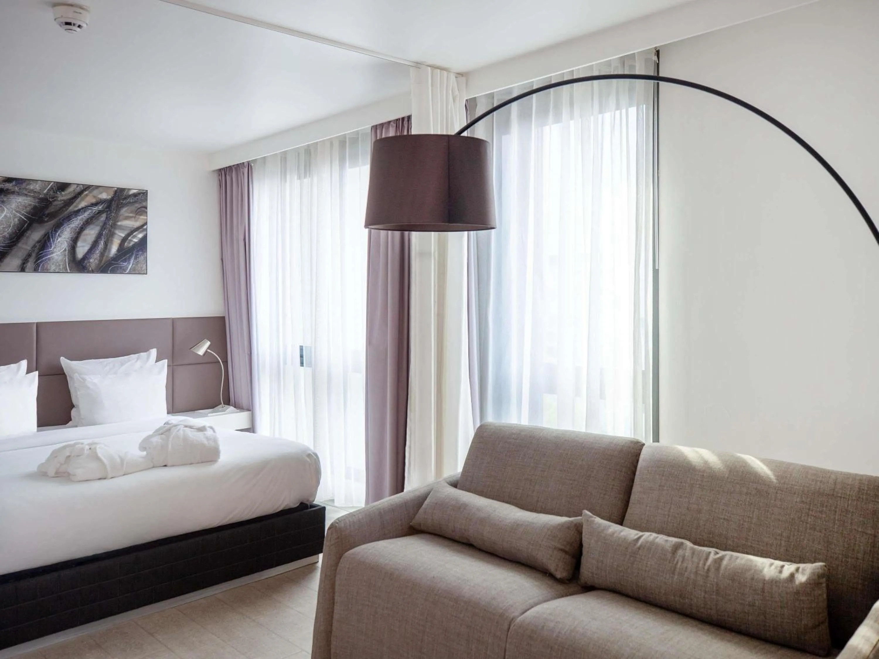 Bedroom, Bed in Novotel Suites Paris Issy Les Moulineaux