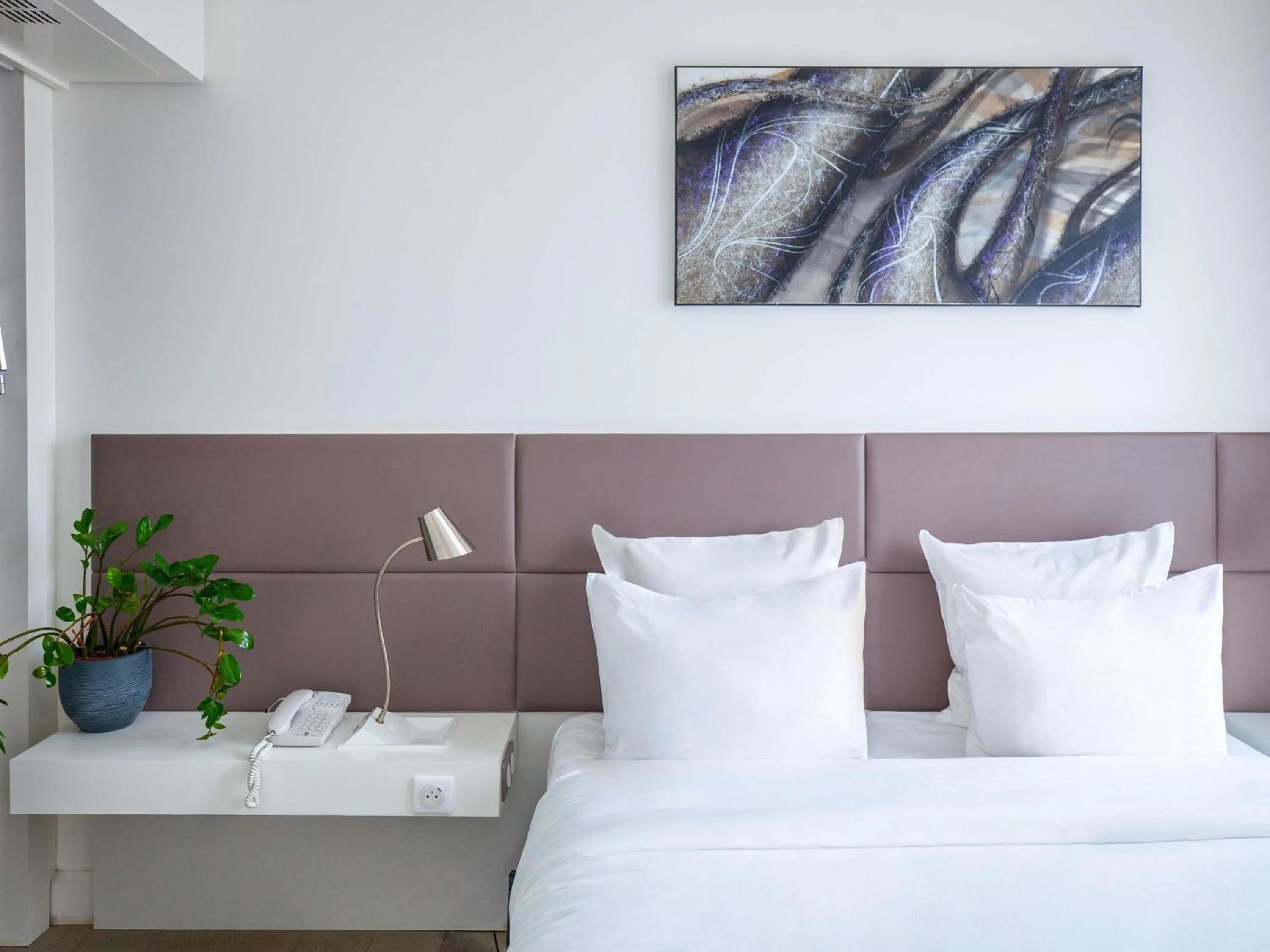 Bedroom, Bed in Novotel Suites Paris Issy Les Moulineaux