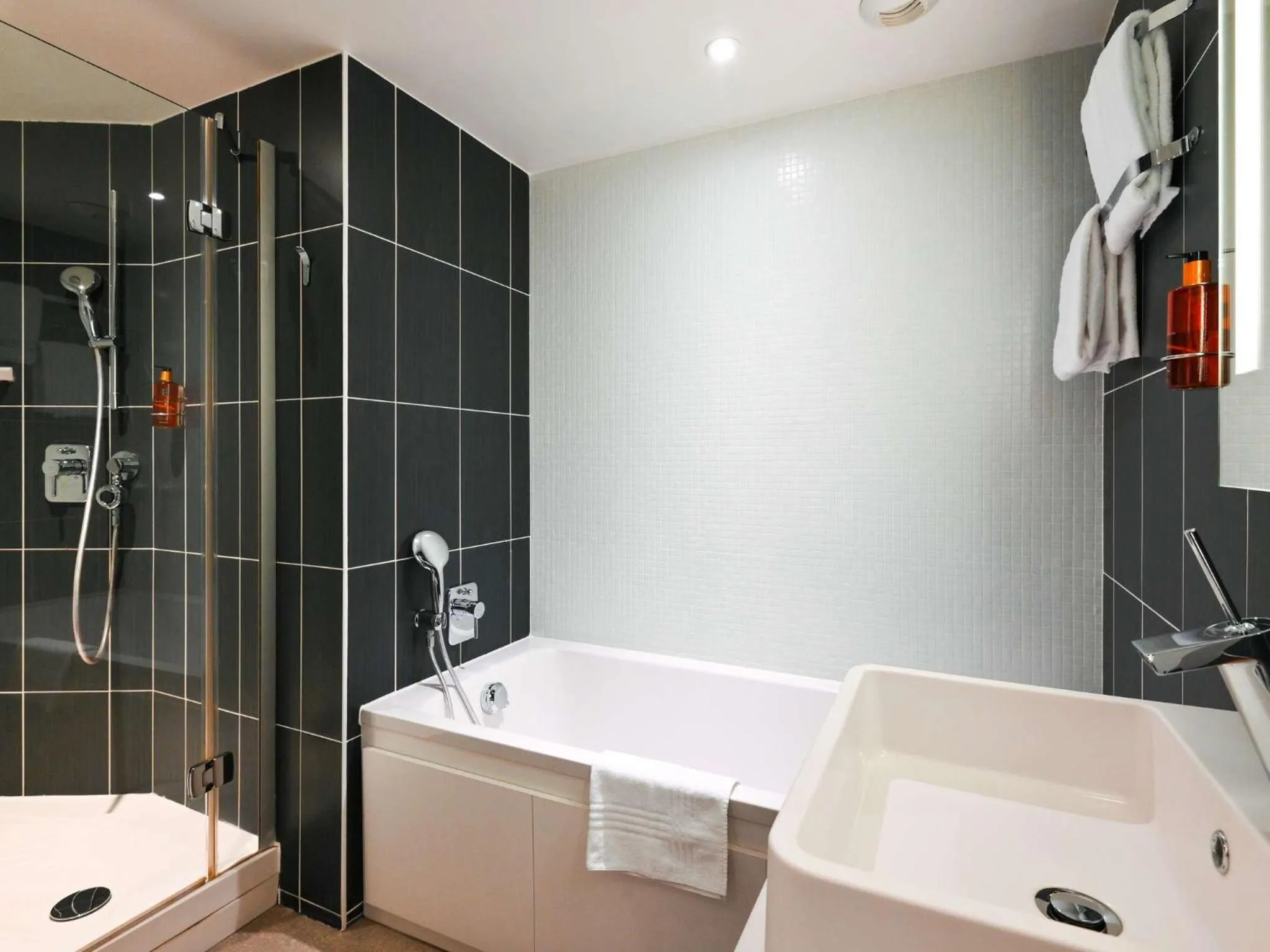 Toilet in Novotel Suites Paris Issy Les Moulineaux