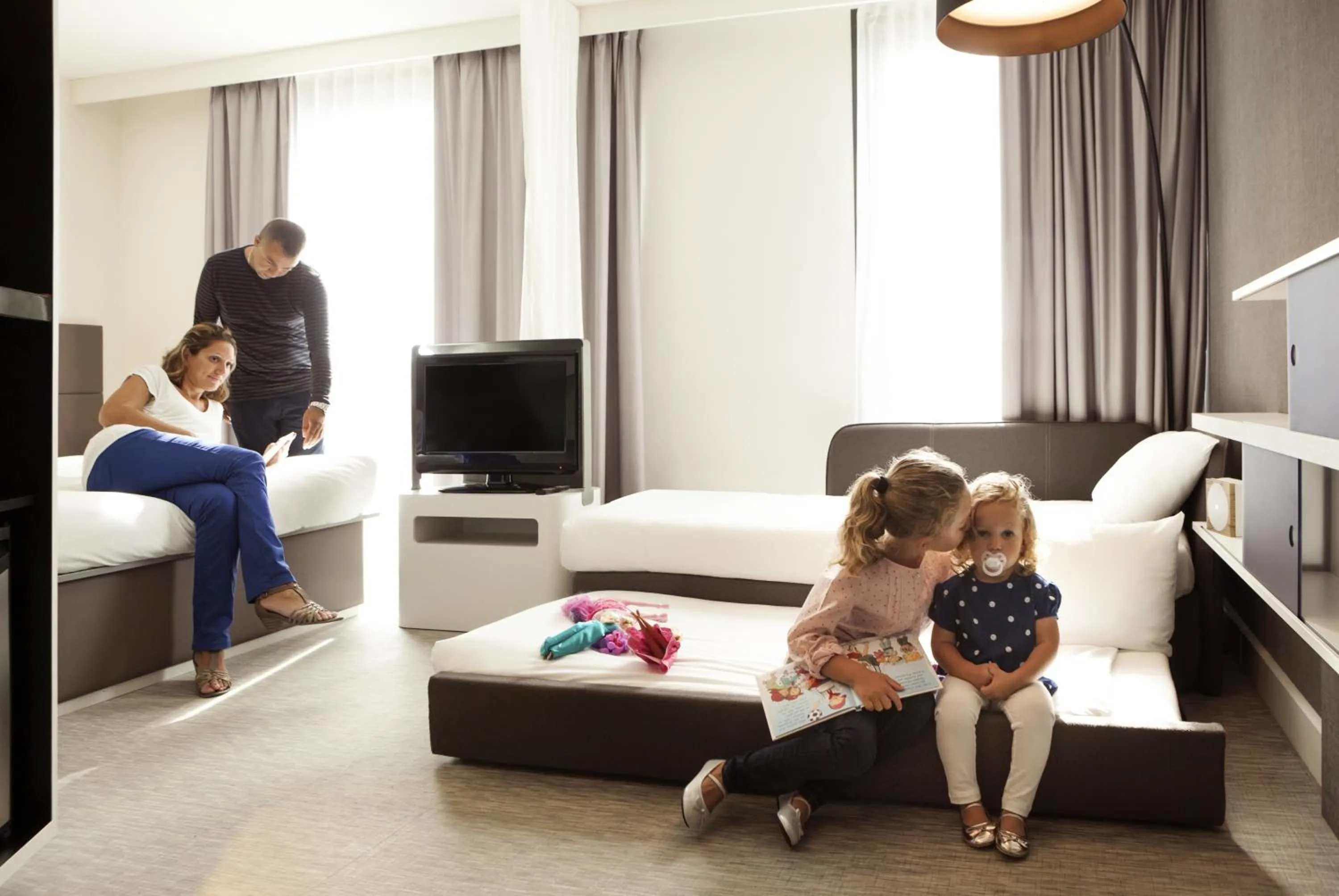 Bedroom, Bed in Novotel Suites Paris Issy Les Moulineaux