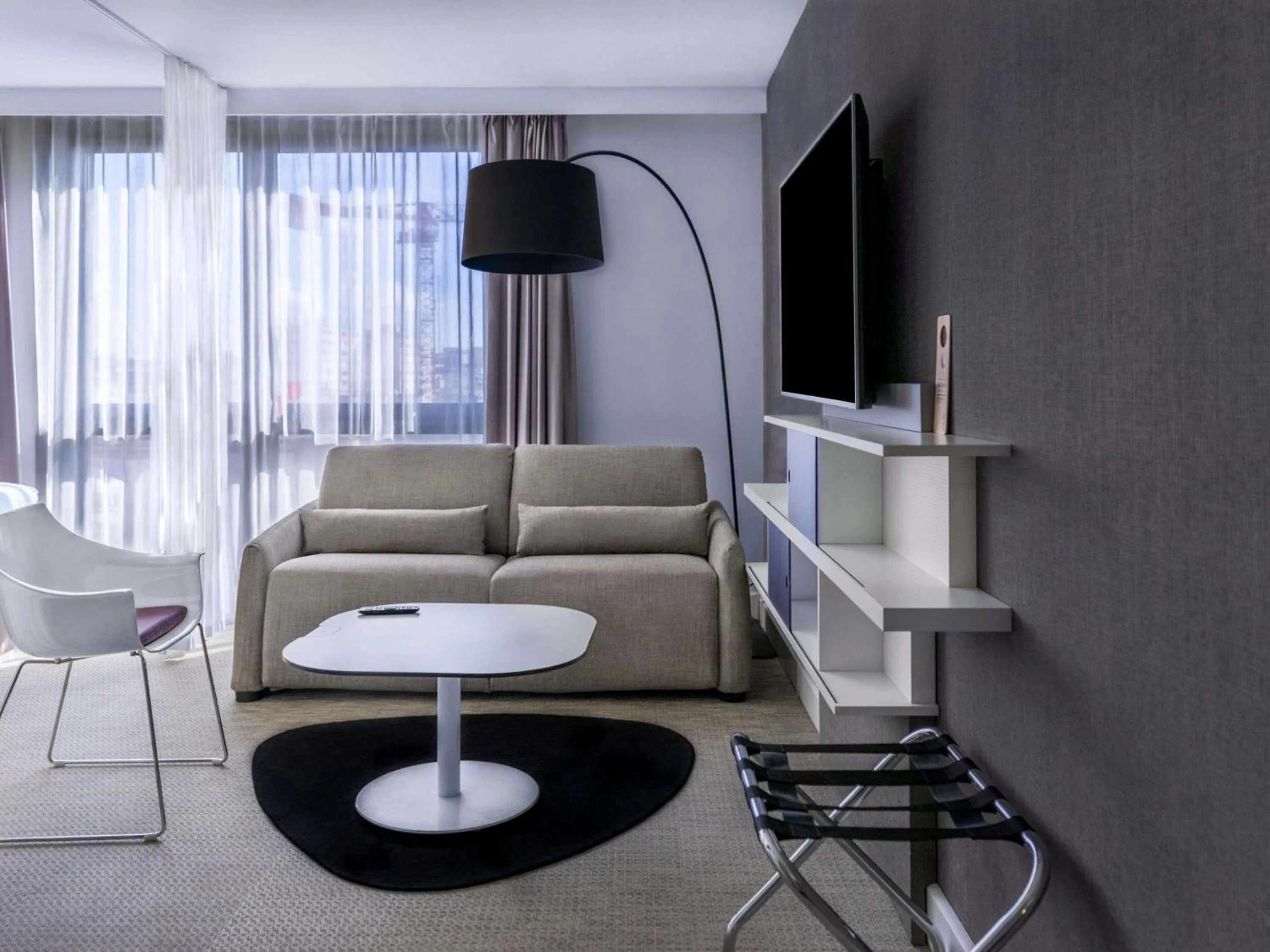 Bedroom in Novotel Suites Paris Issy Les Moulineaux