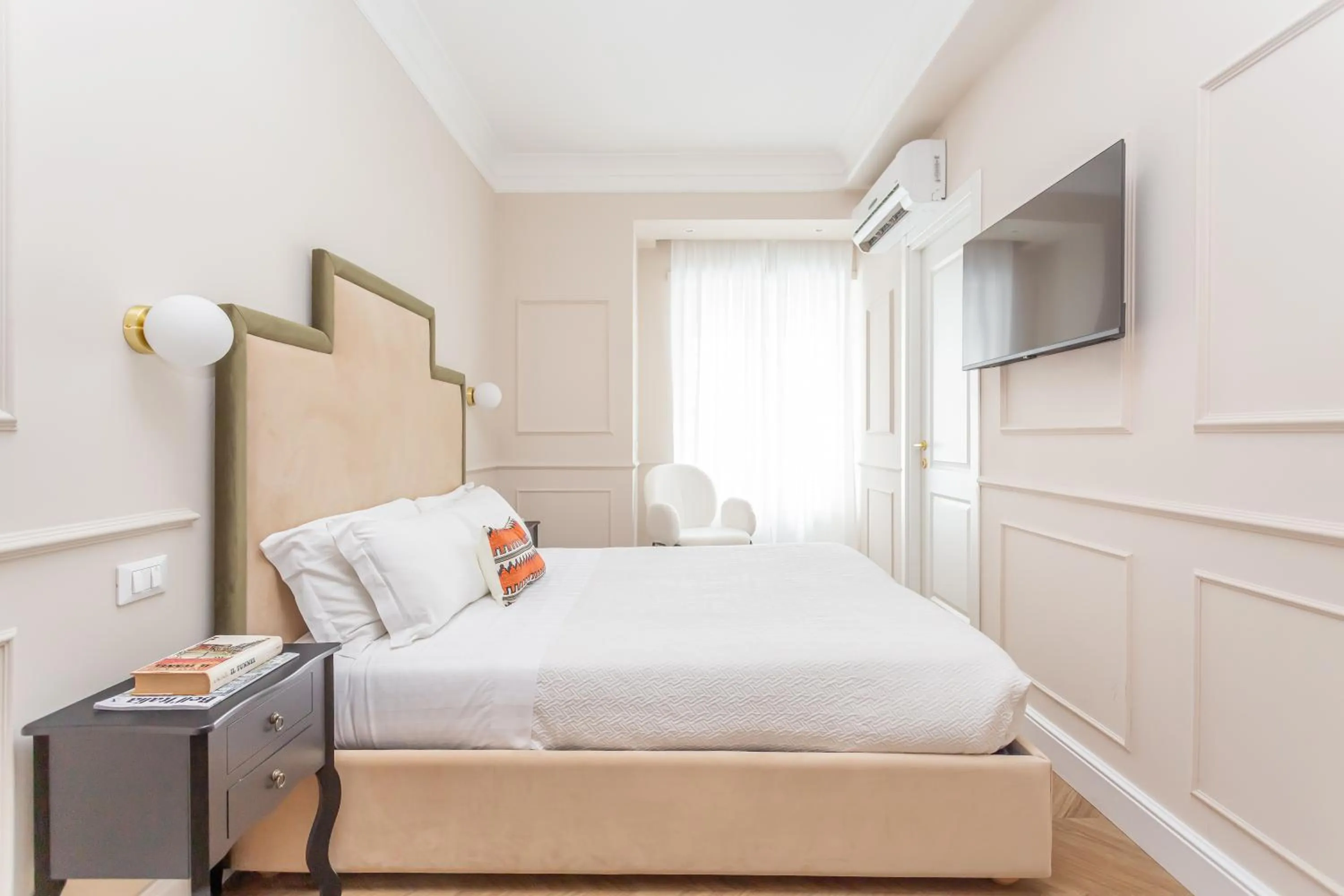 Bed in Rome Central Inn