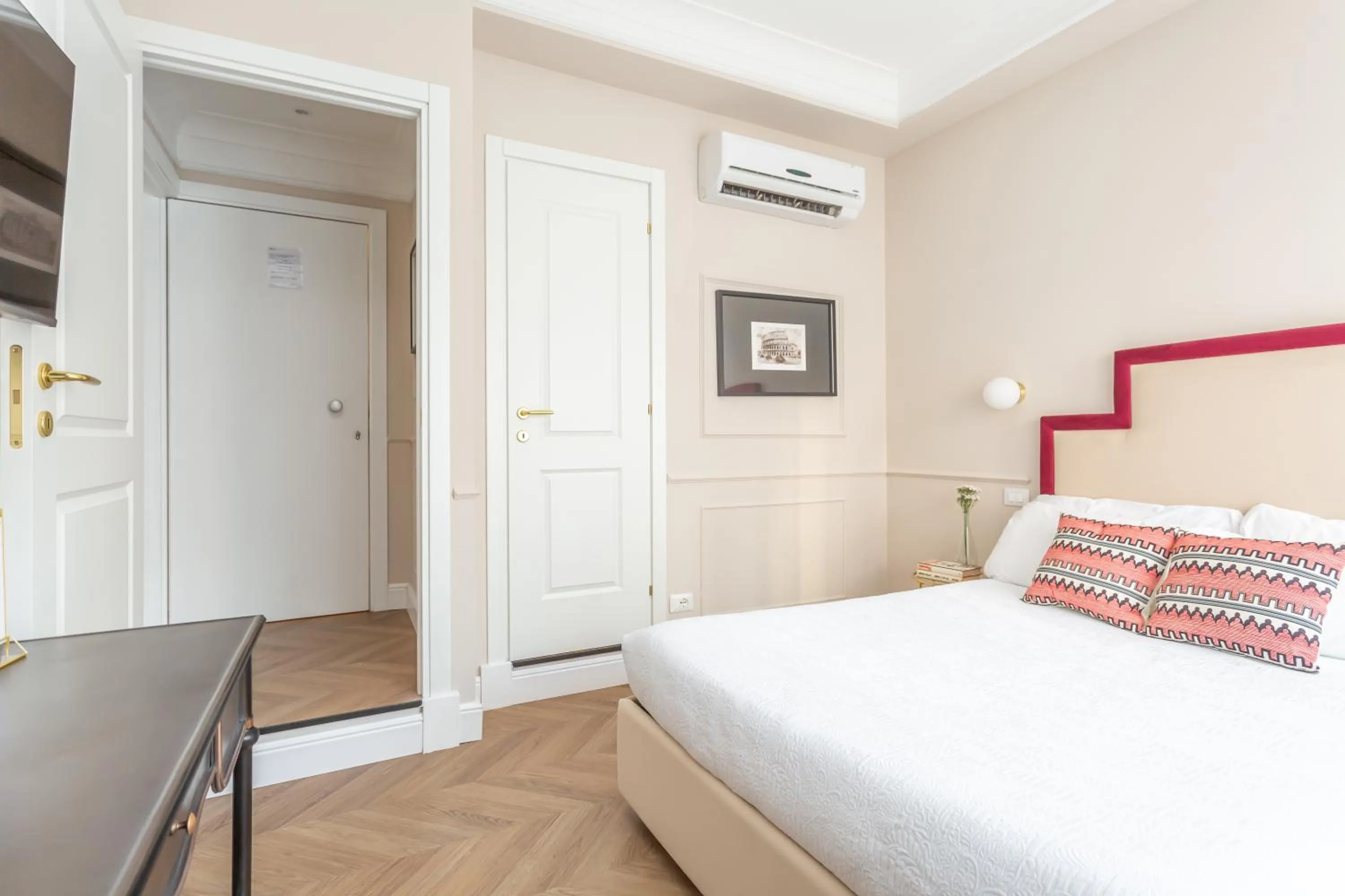 Bed in Rome Central Inn