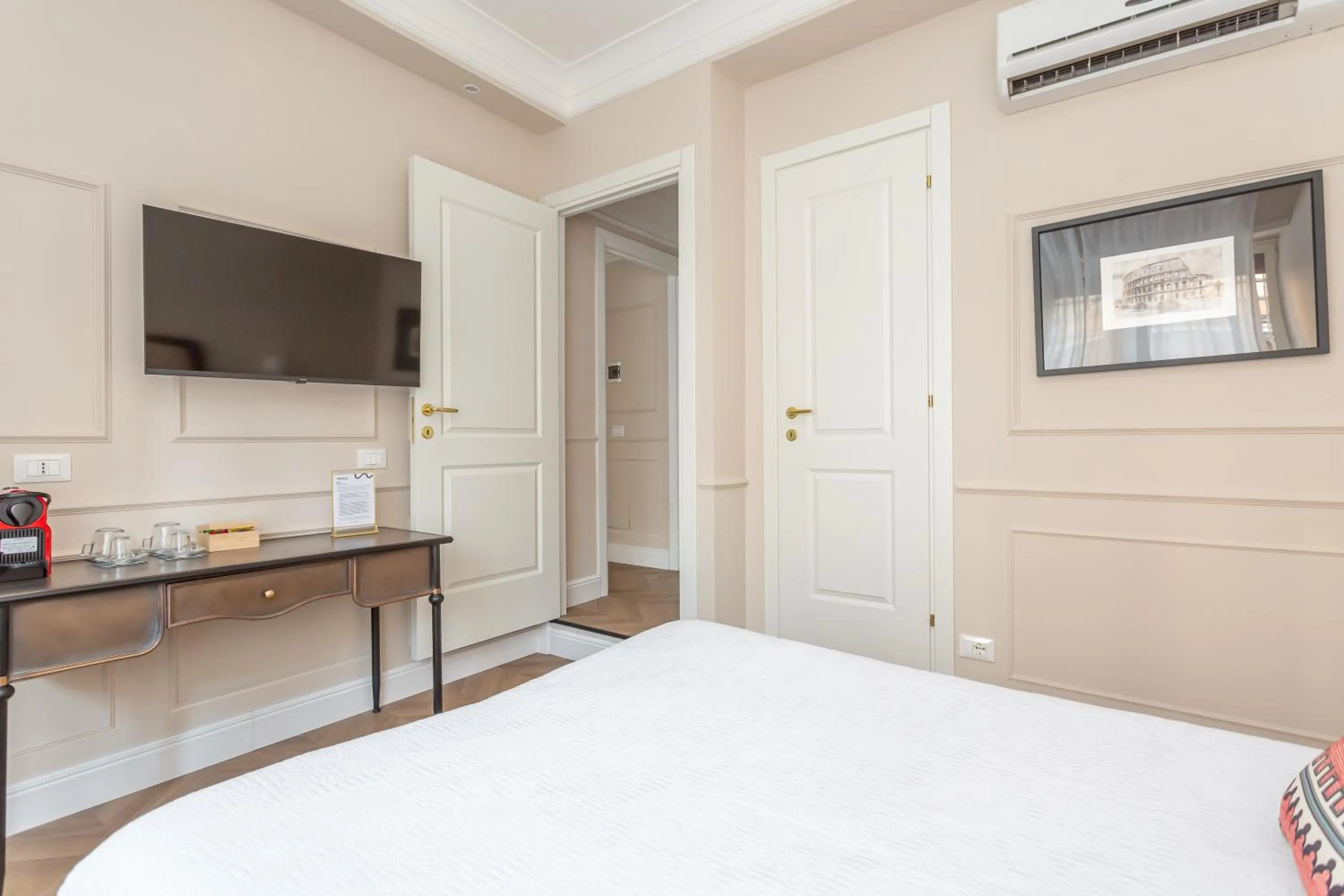 Bed in Rome Central Inn