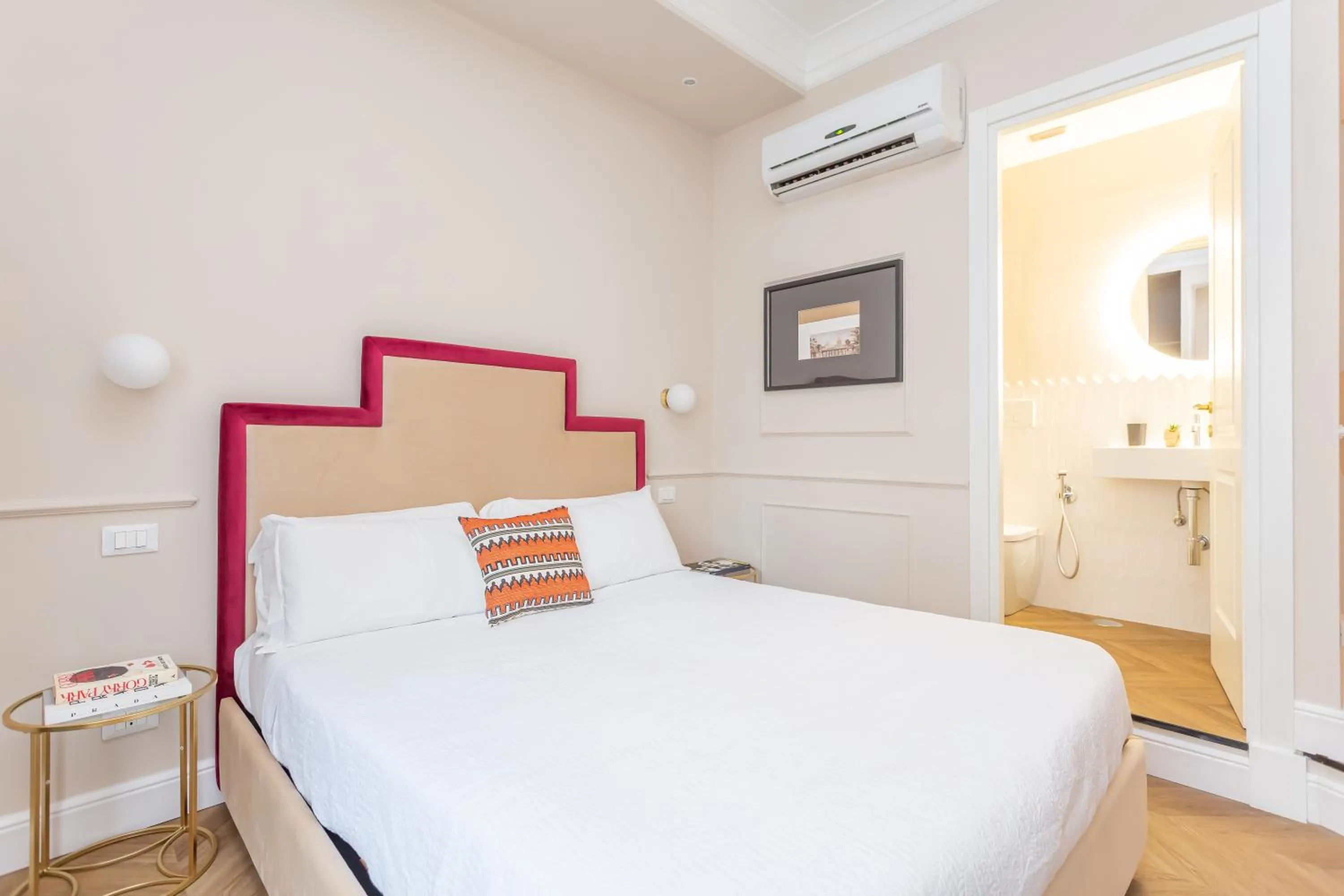 Bed in Rome Central Inn