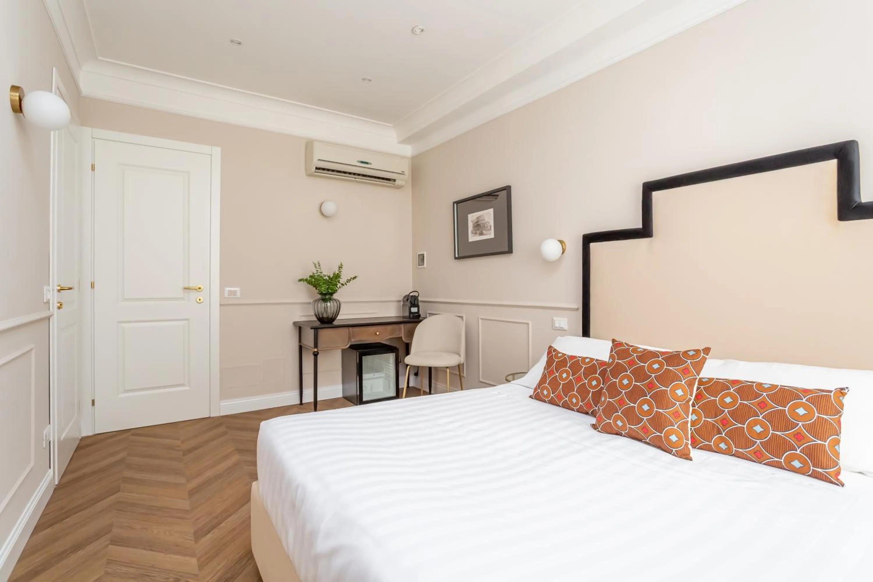 Bed in Rome Central Inn