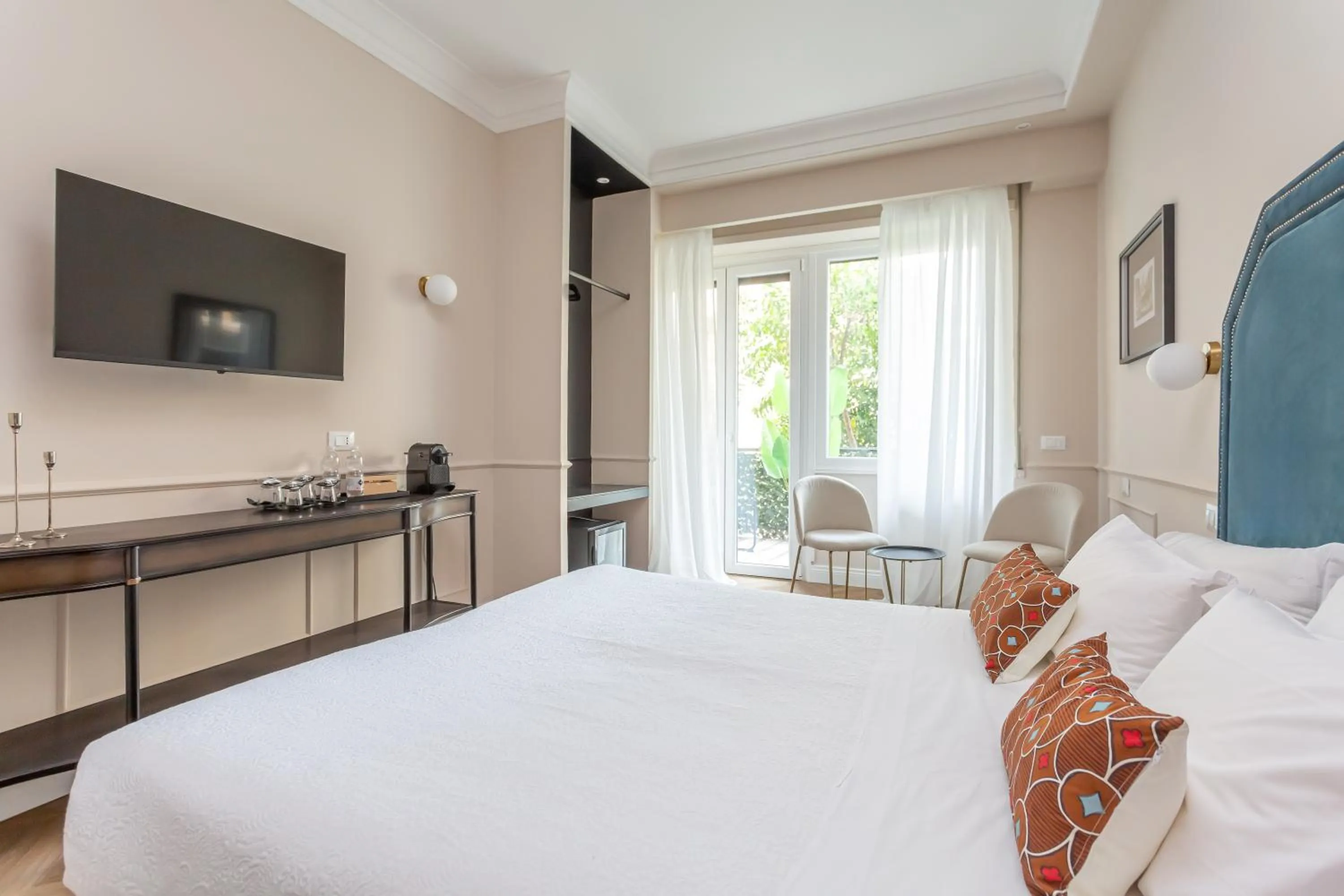 Bed in Rome Central Inn