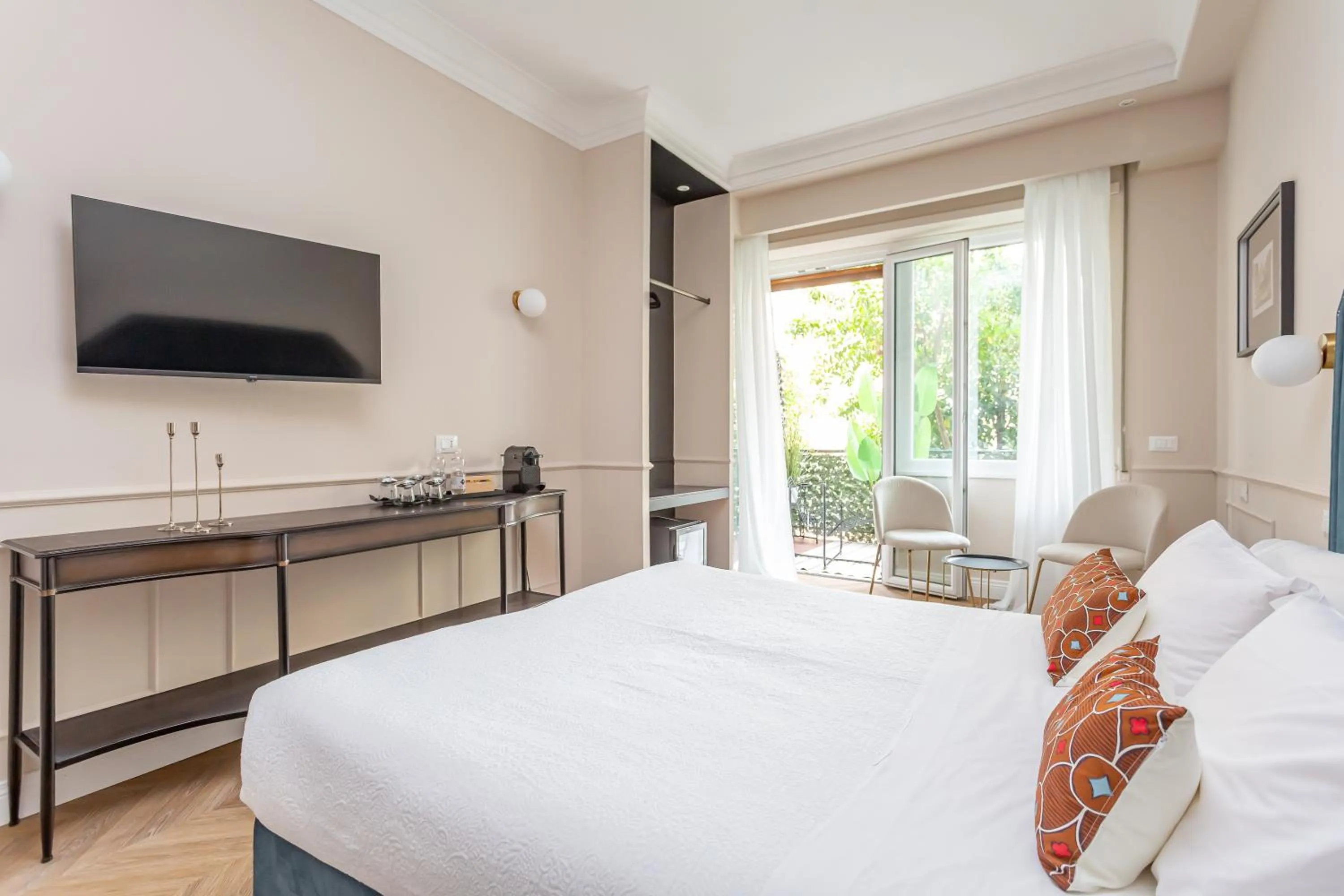 Bed in Rome Central Inn