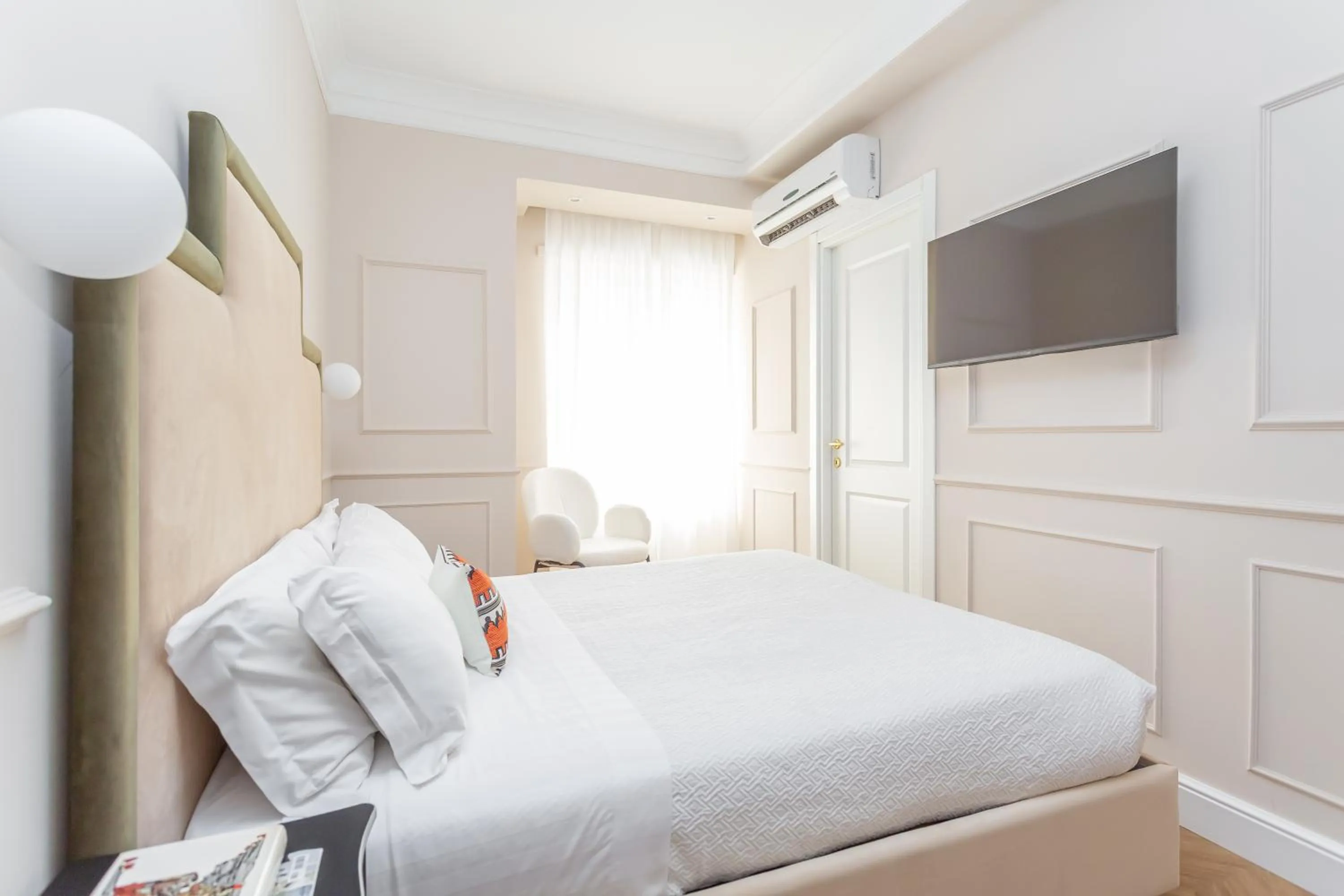 Bed in Rome Central Inn