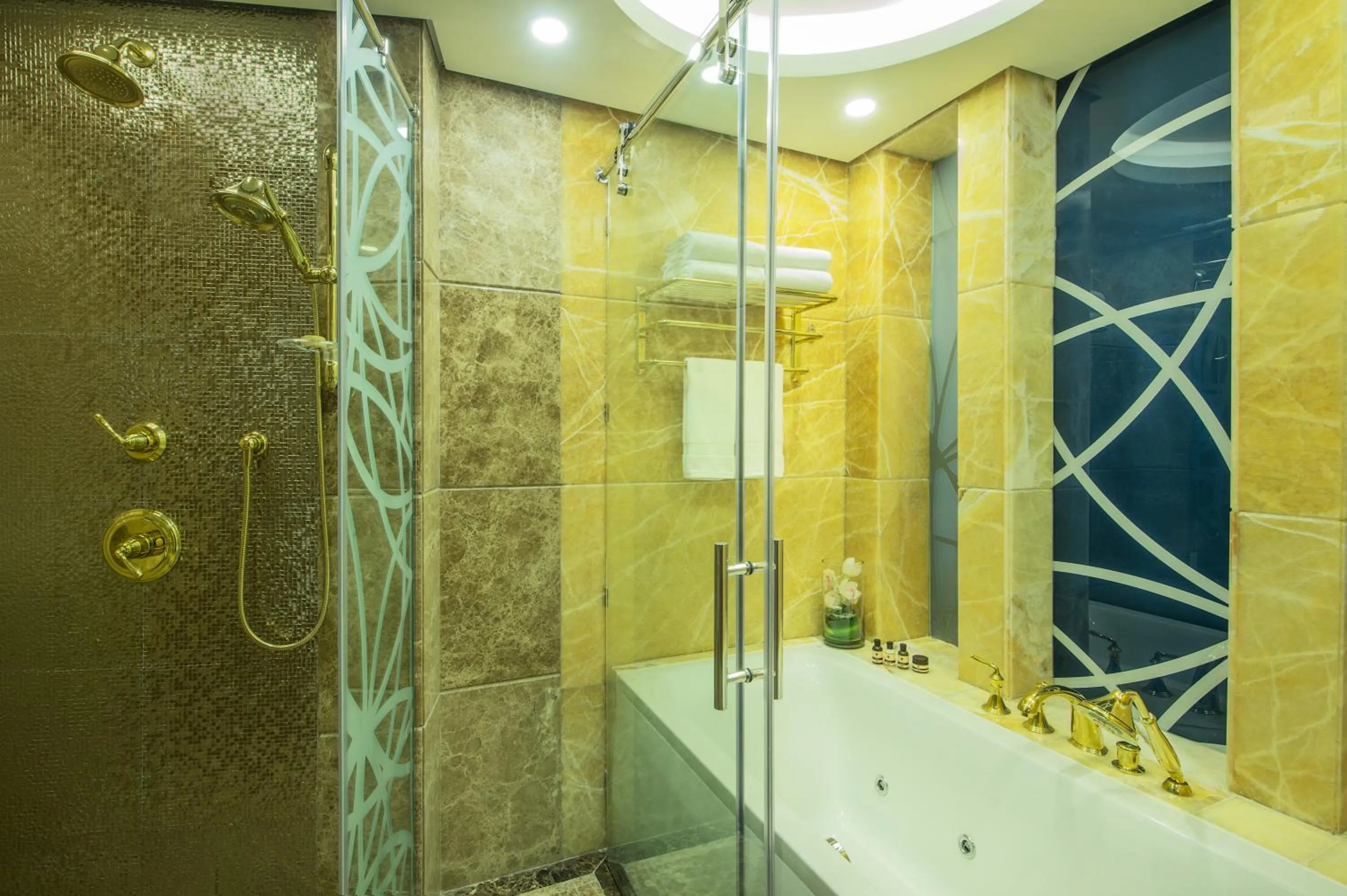 Shower in Gulf Court Hotel Business Bay