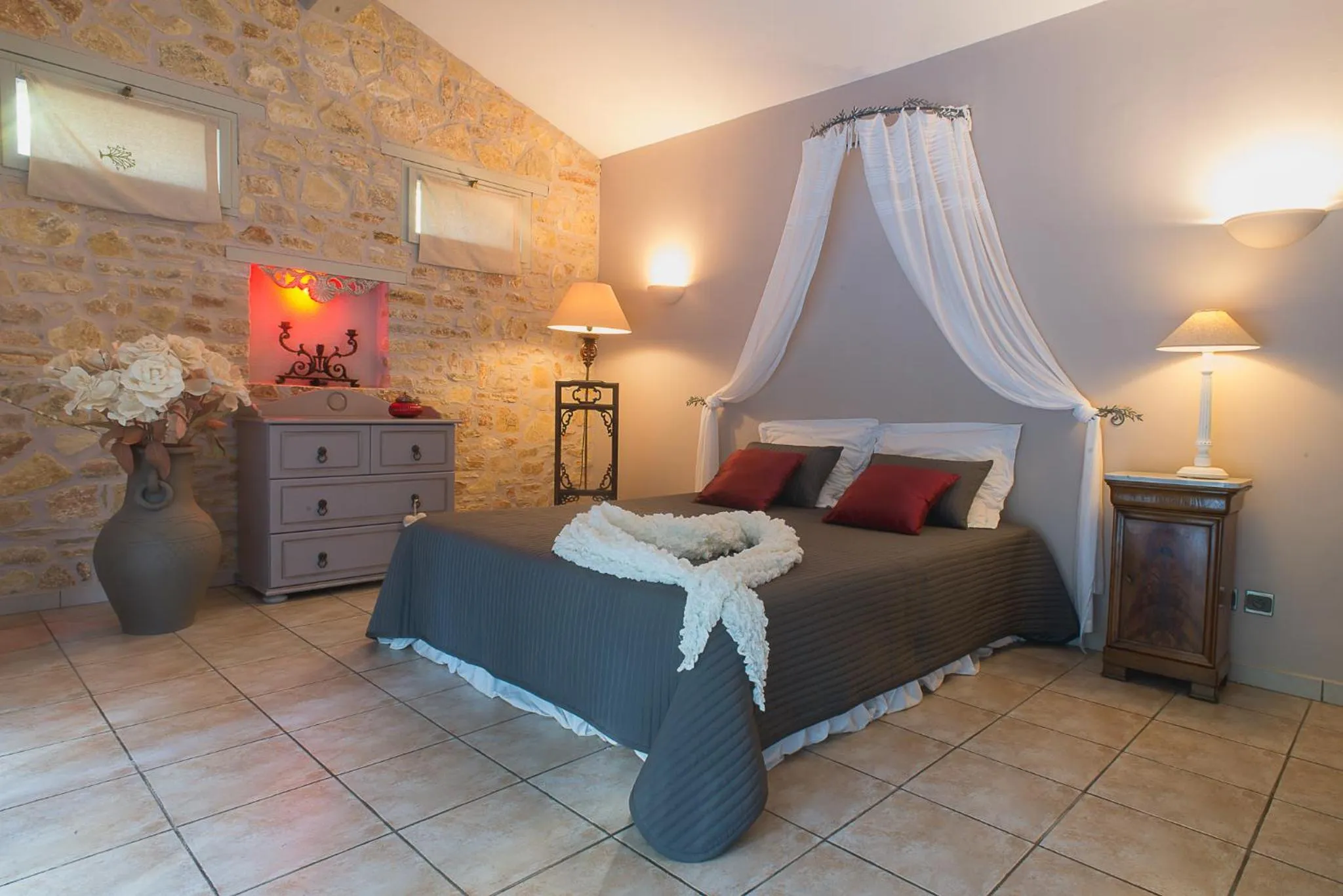 Shower, Bed in Domaine Jobert