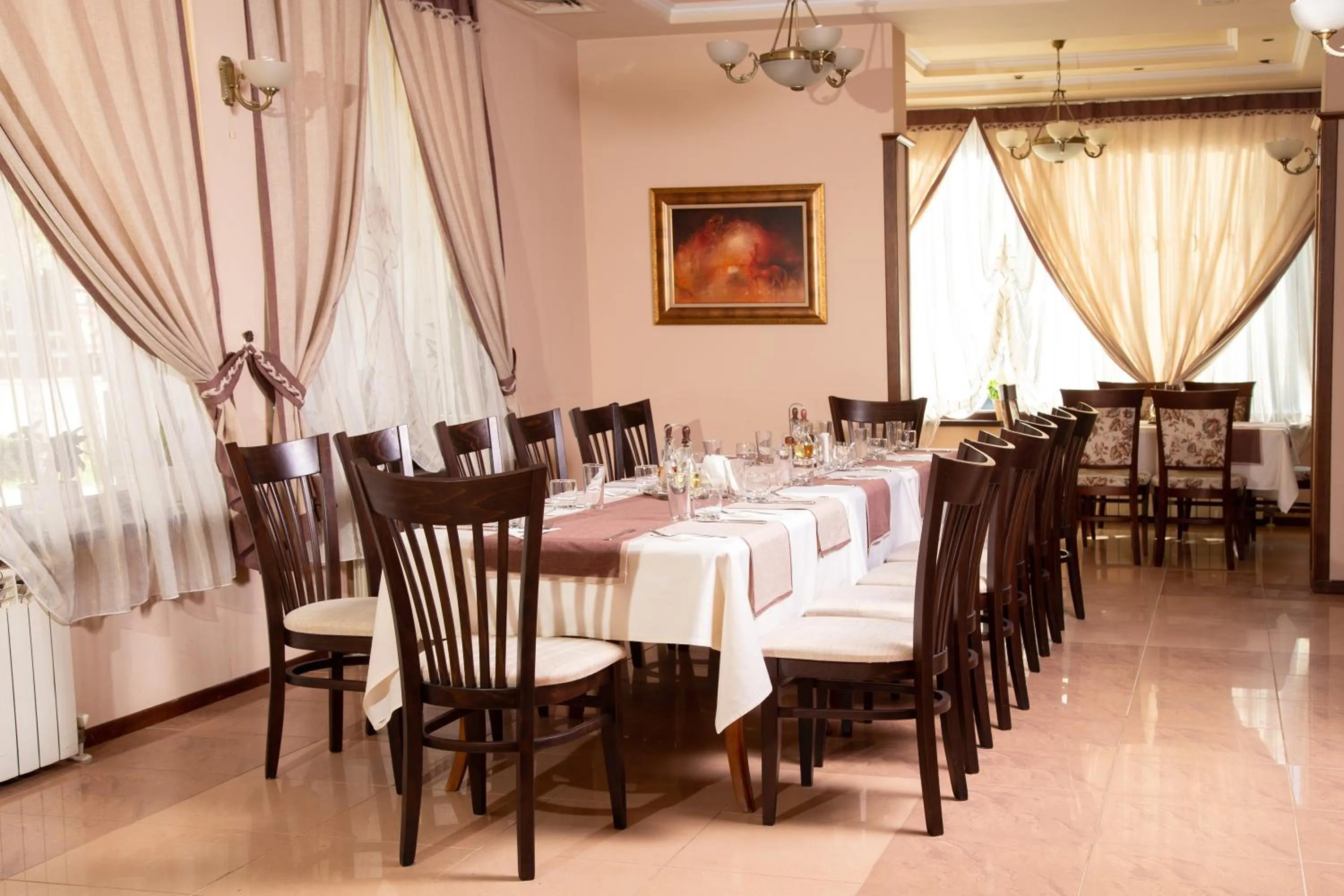 Restaurant/places to eat in Contessa Hotel