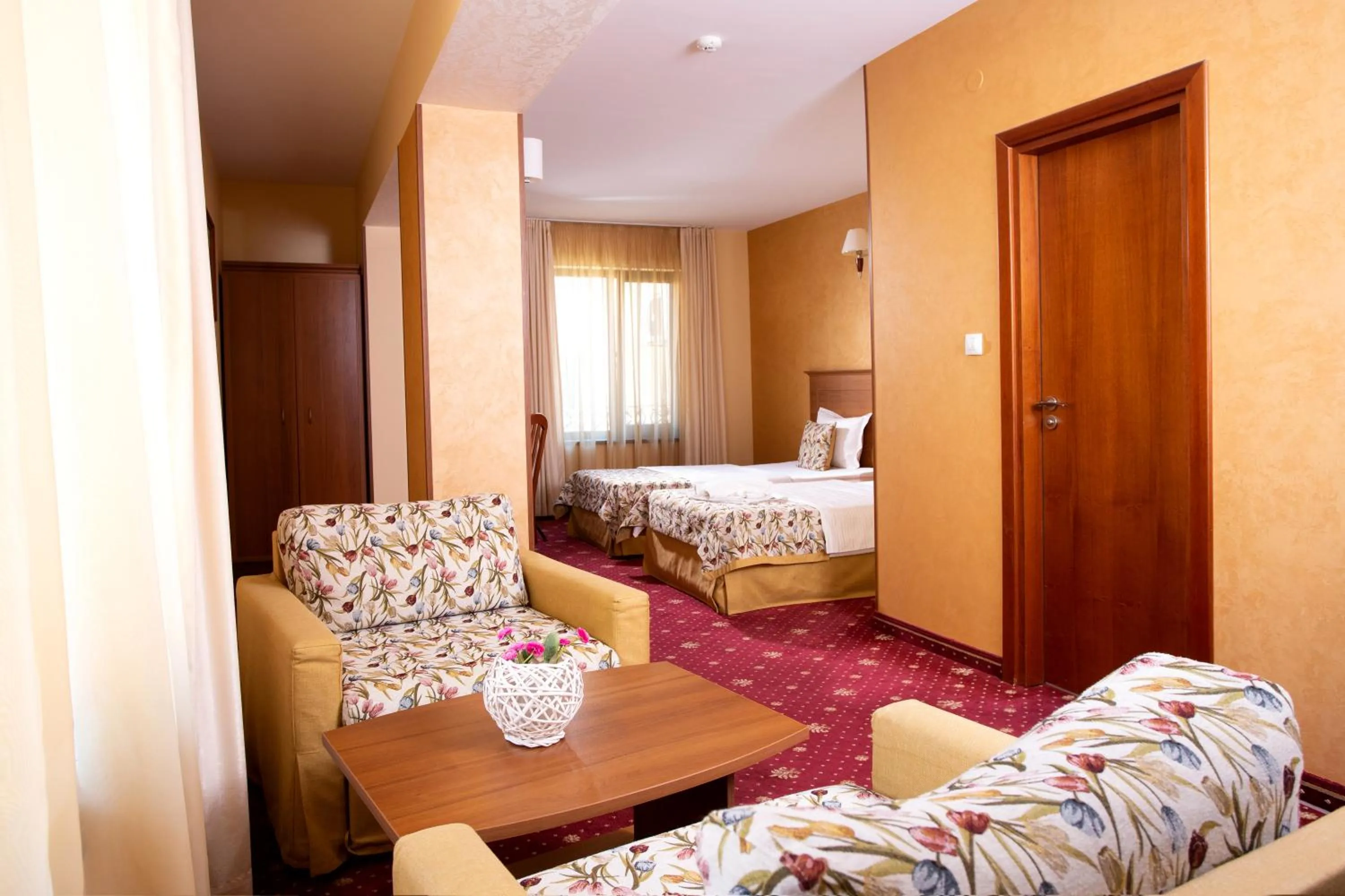 Photo of the whole room, Bed in Contessa Hotel