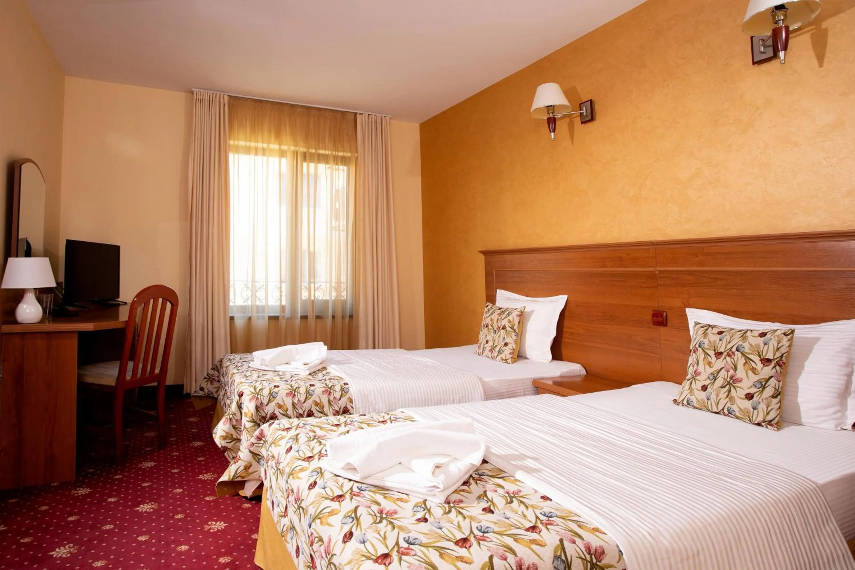 Photo of the whole room, Bed in Contessa Hotel