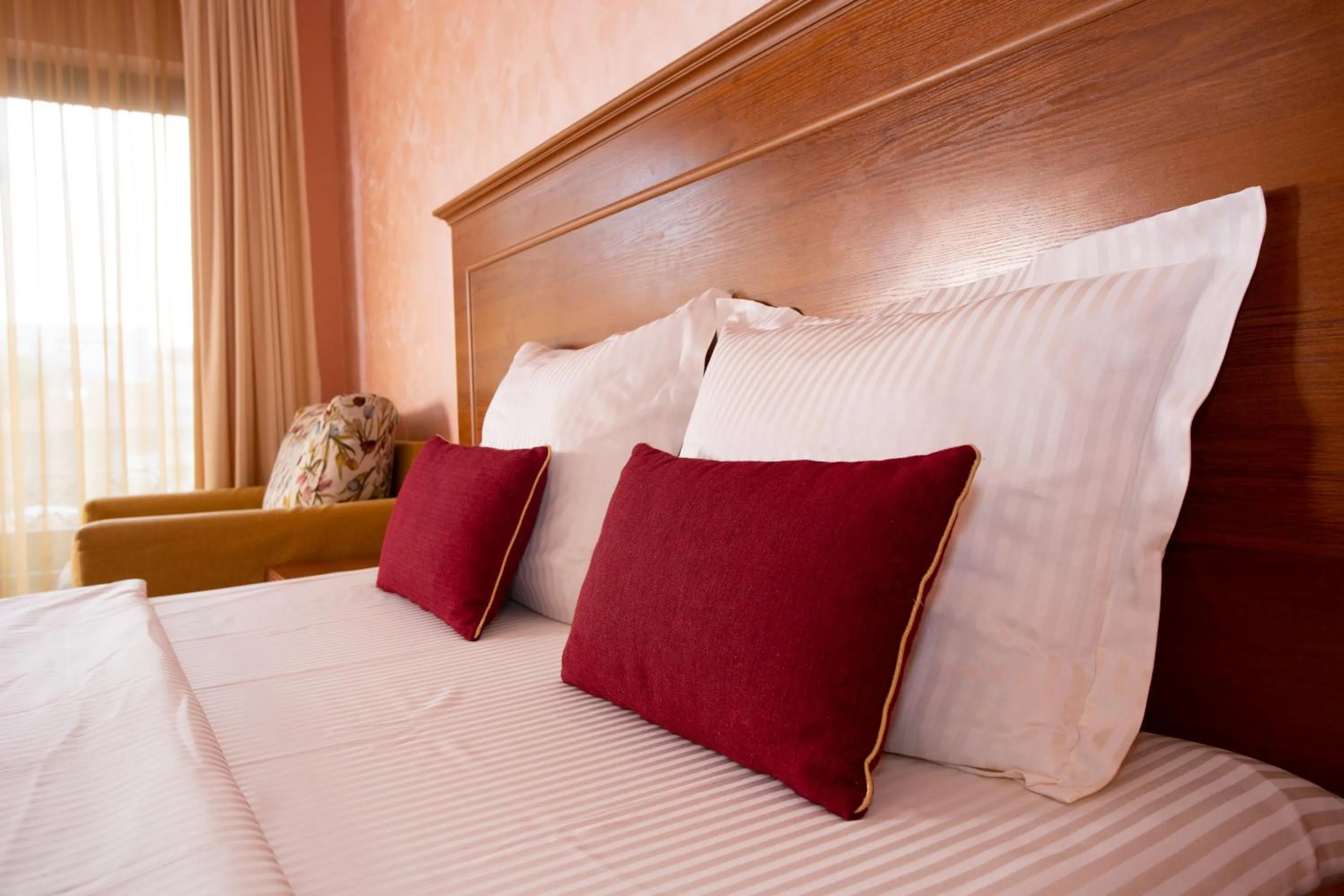 Photo of the whole room, Bed in Contessa Hotel