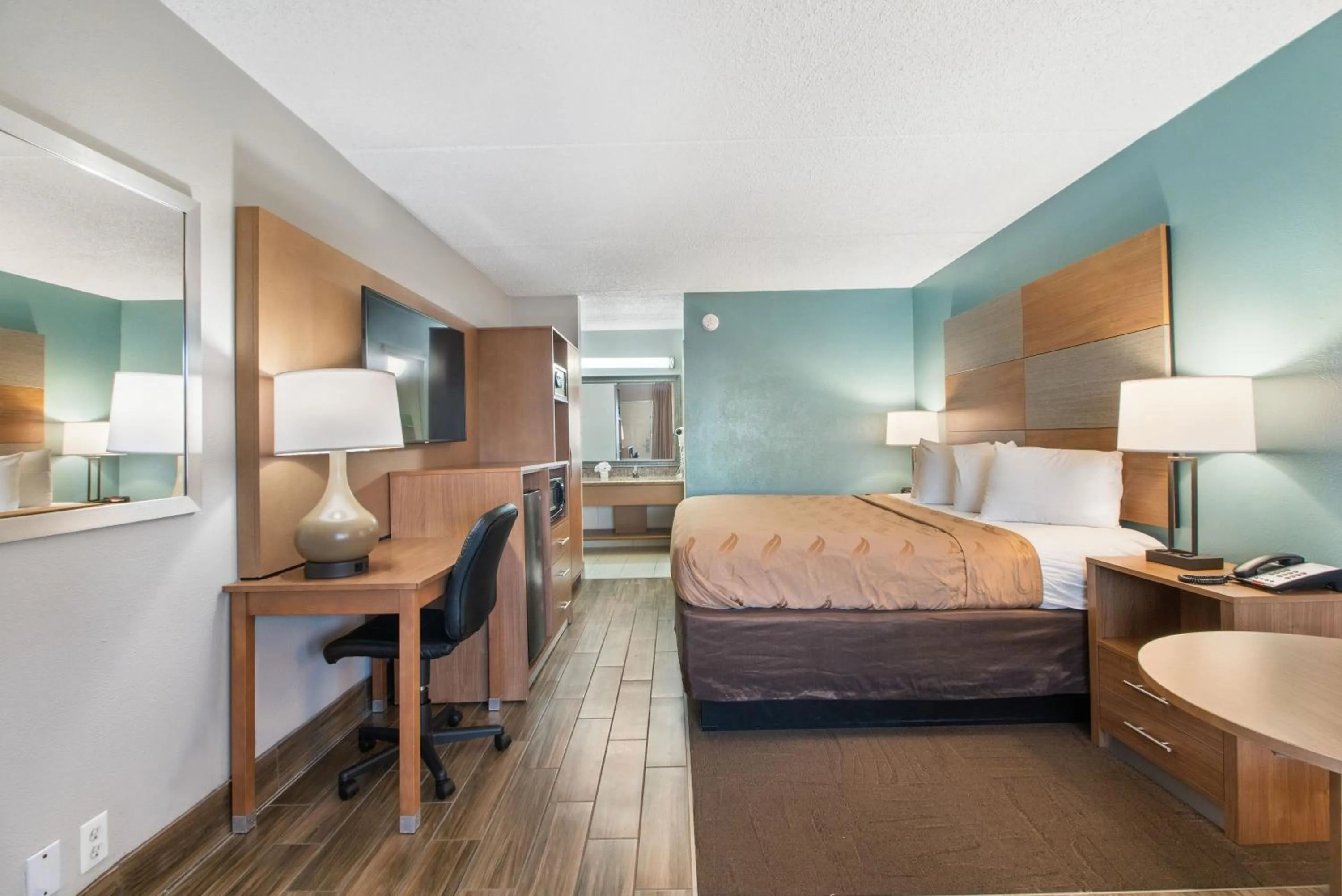 Property building, Bed in Beachfront Palms Hotel Galveston