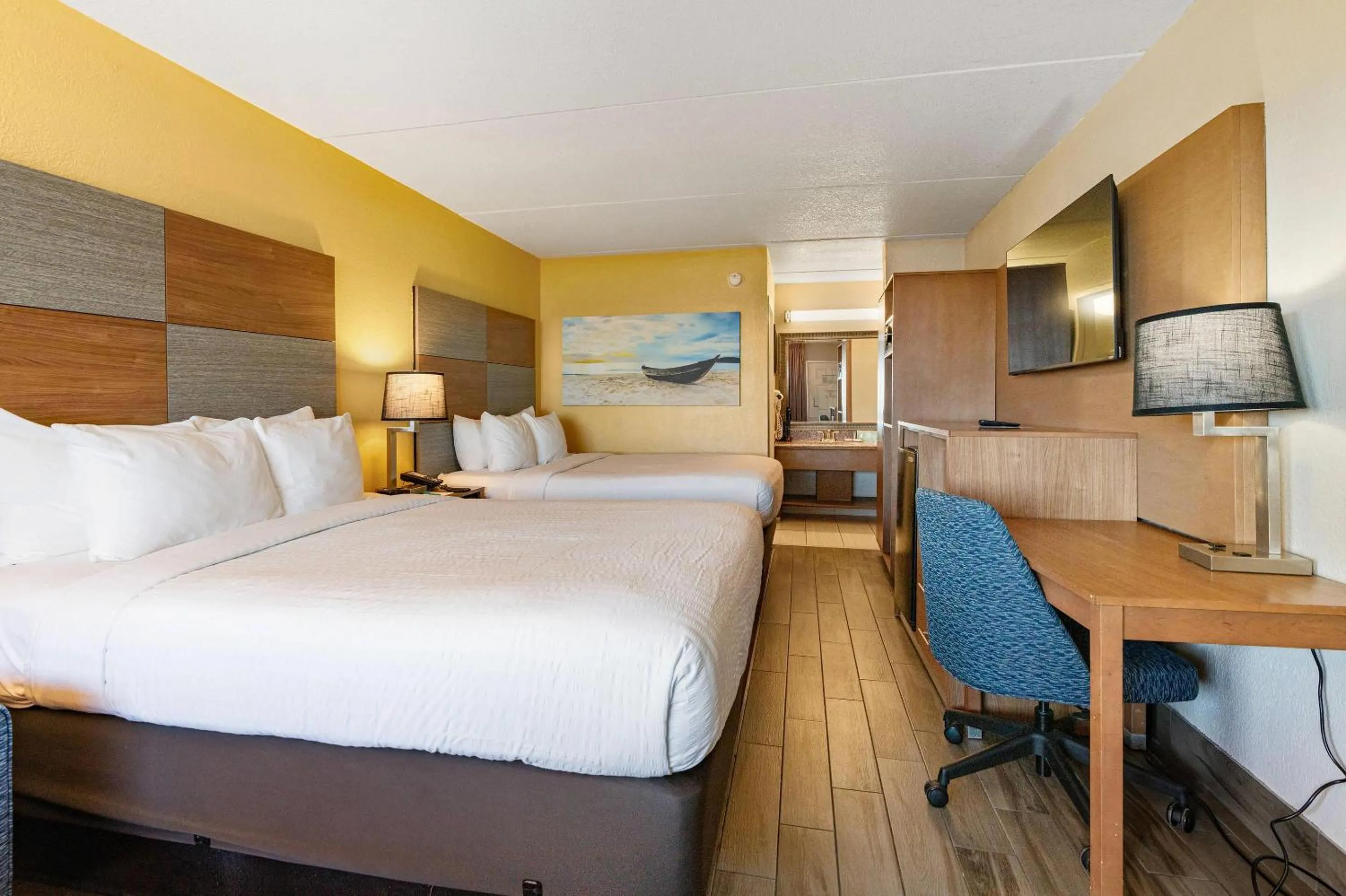 Bedroom, Bed in Clarion Pointe Galveston - Beachfront