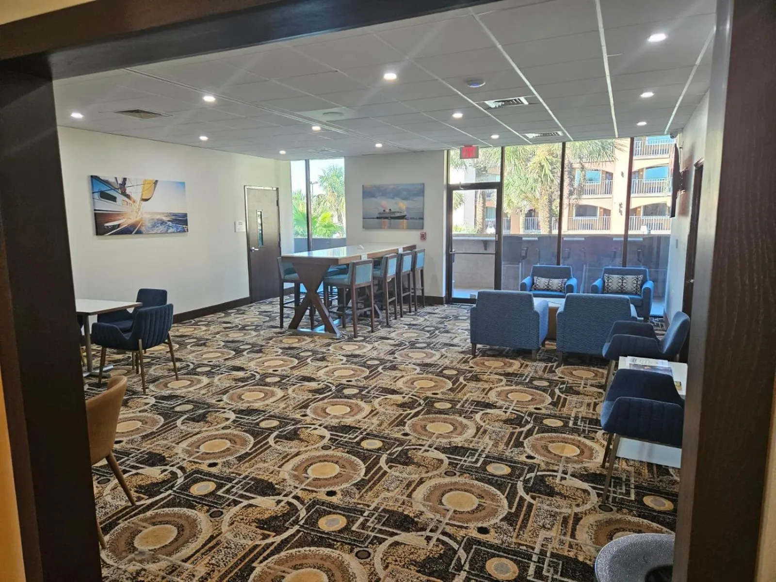 Communal lounge/ TV room in Clarion Pointe Galveston - Beachfront