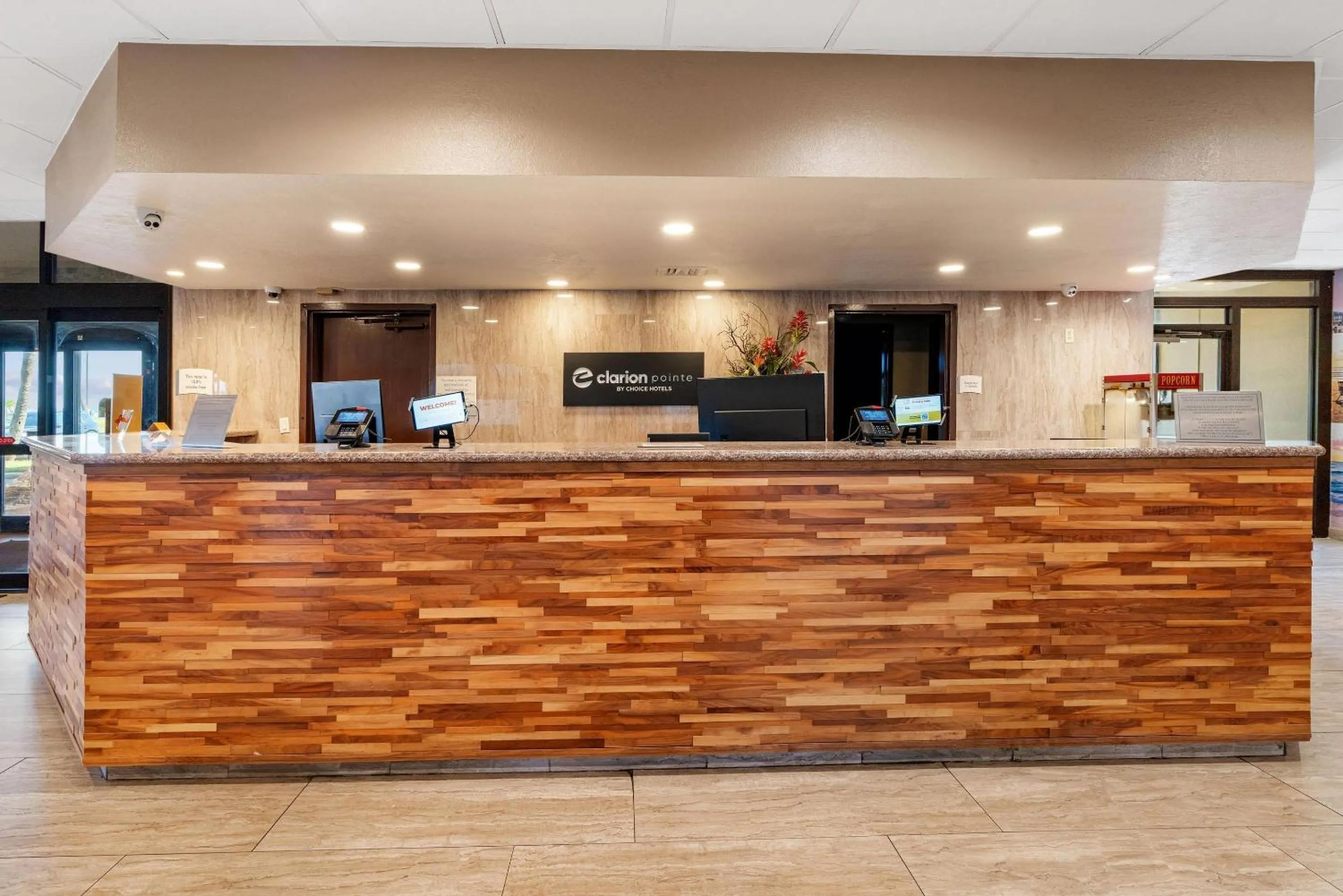 Lobby or reception in Clarion Pointe Galveston - Beachfront