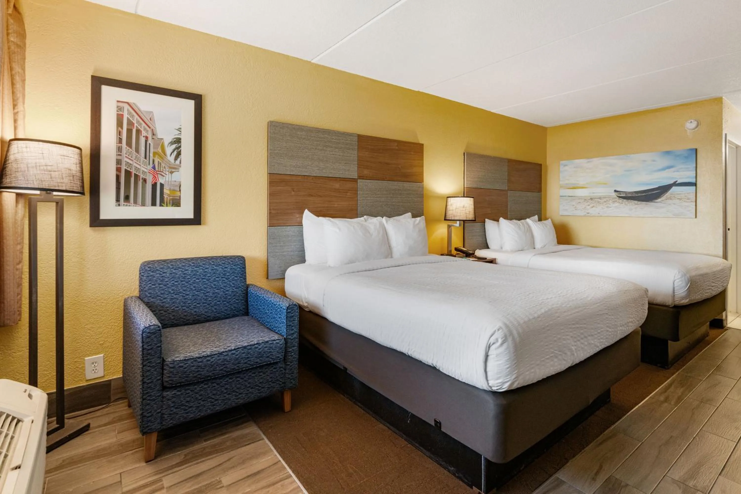 Bed in Clarion Pointe Galveston - Beachfront