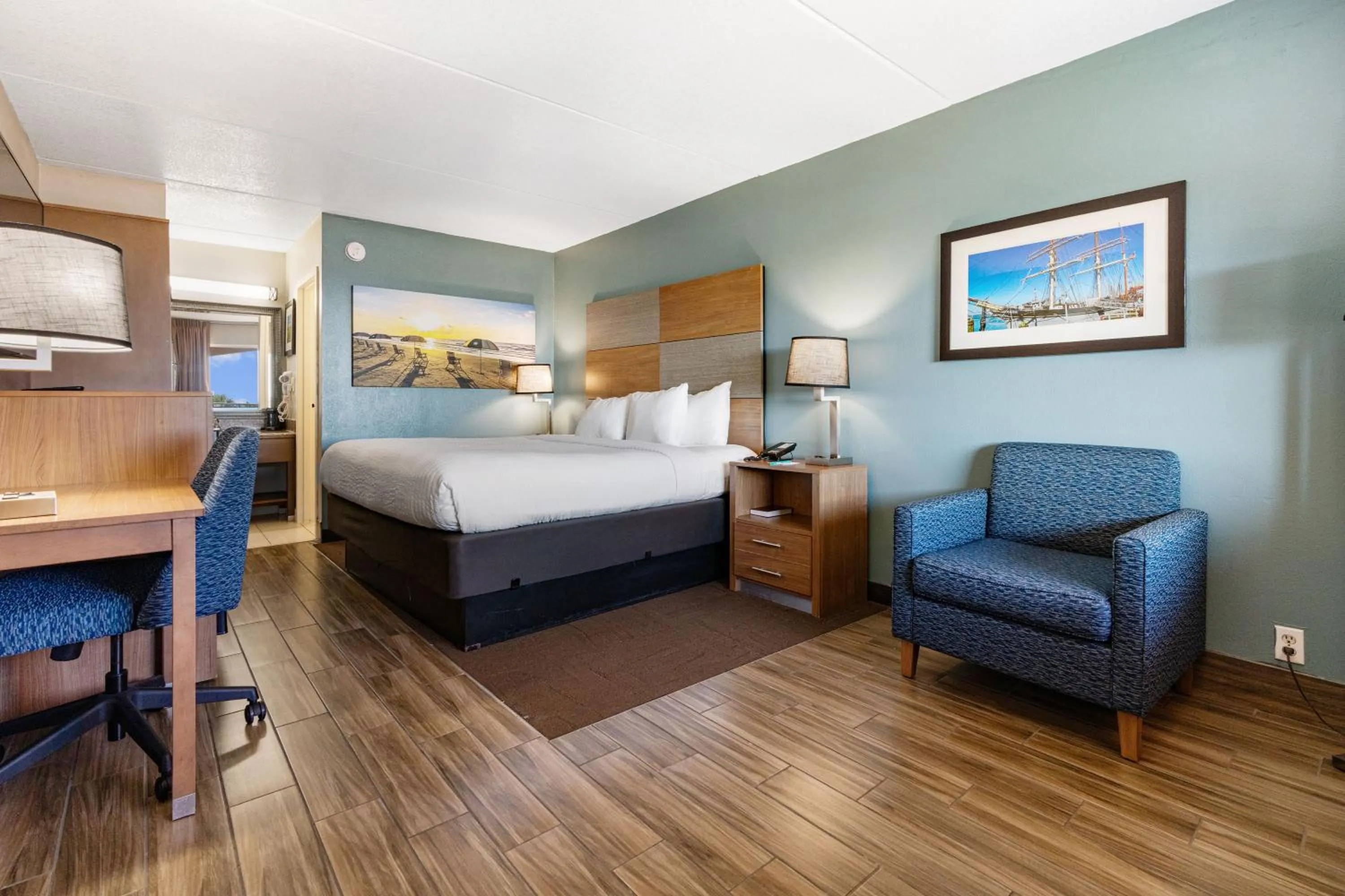 Bed in Clarion Pointe Galveston - Beachfront