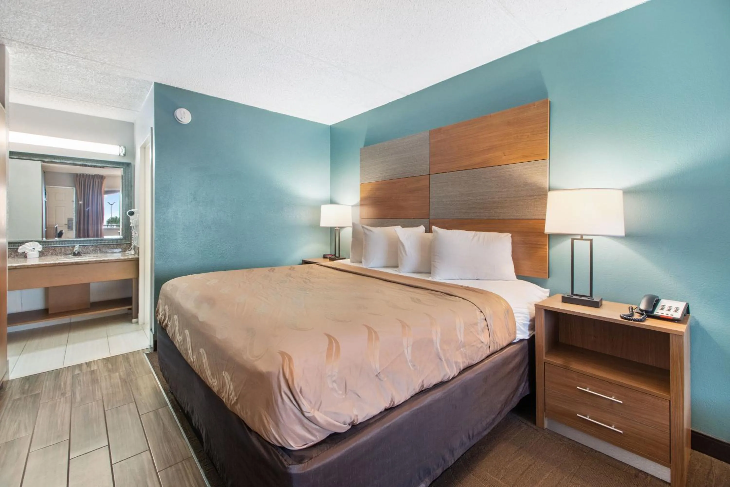 Property building, Bed in Beachfront Palms Hotel Galveston